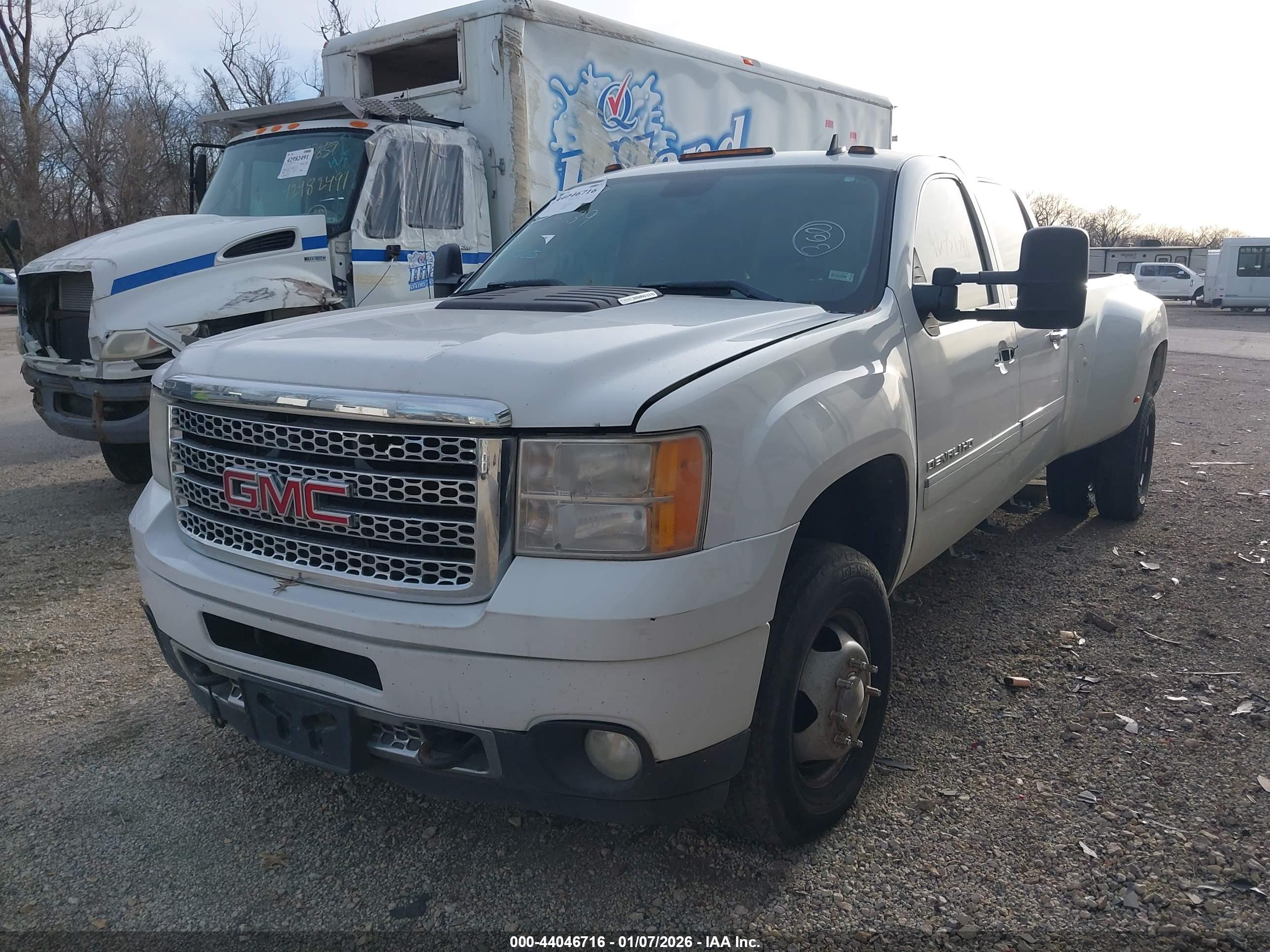 GMC SIERRA image 2