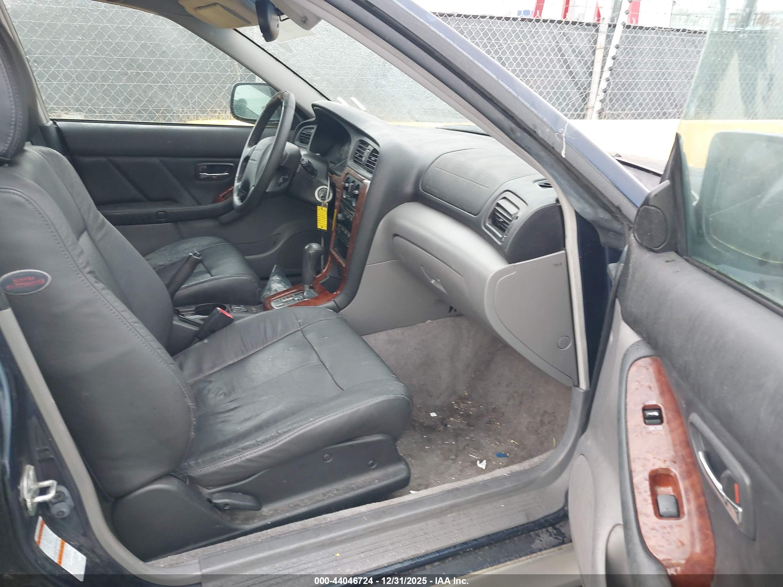 SUBARU OUTBACK image 5