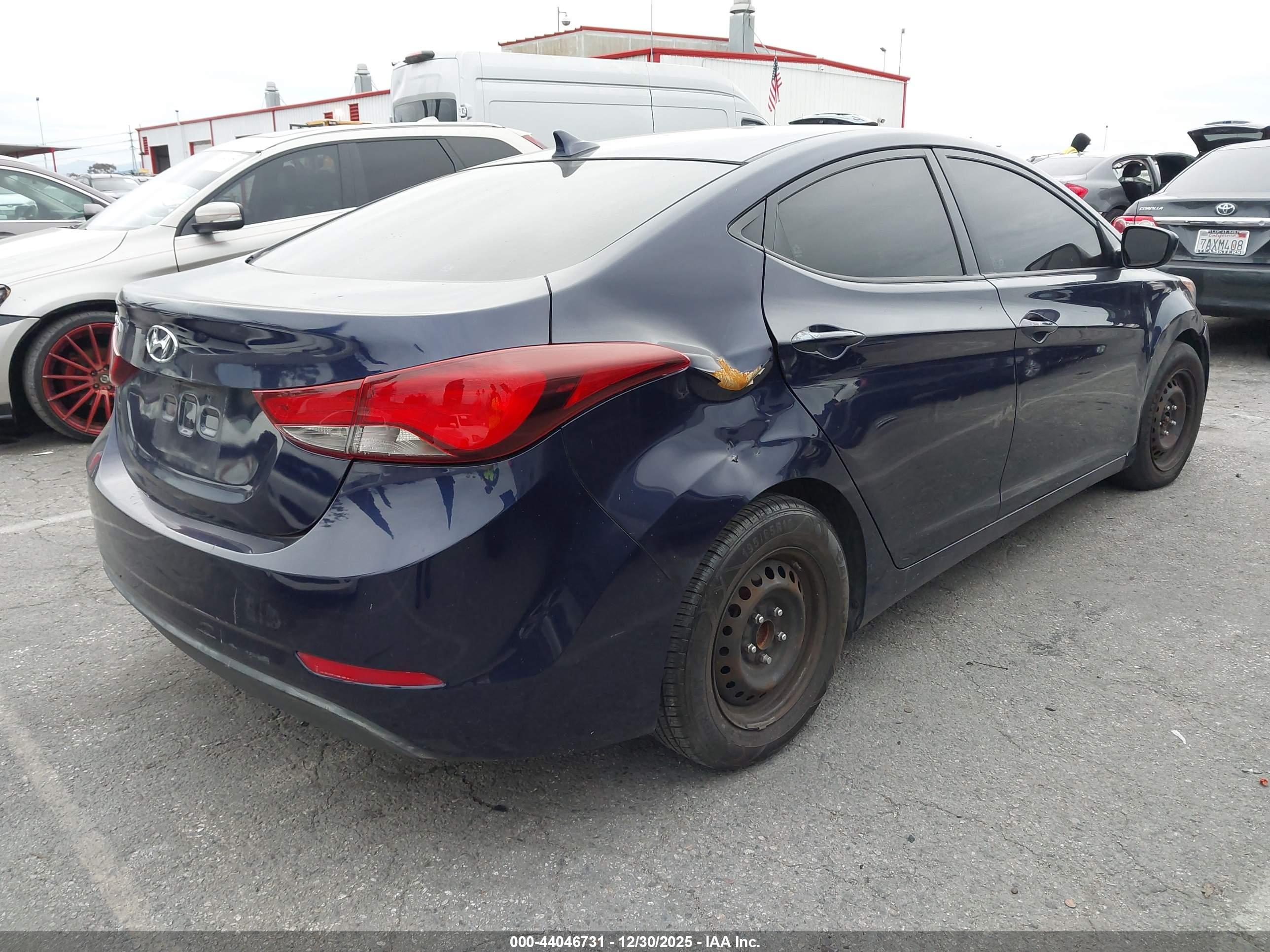 HYUNDAI ELANTRA image 4