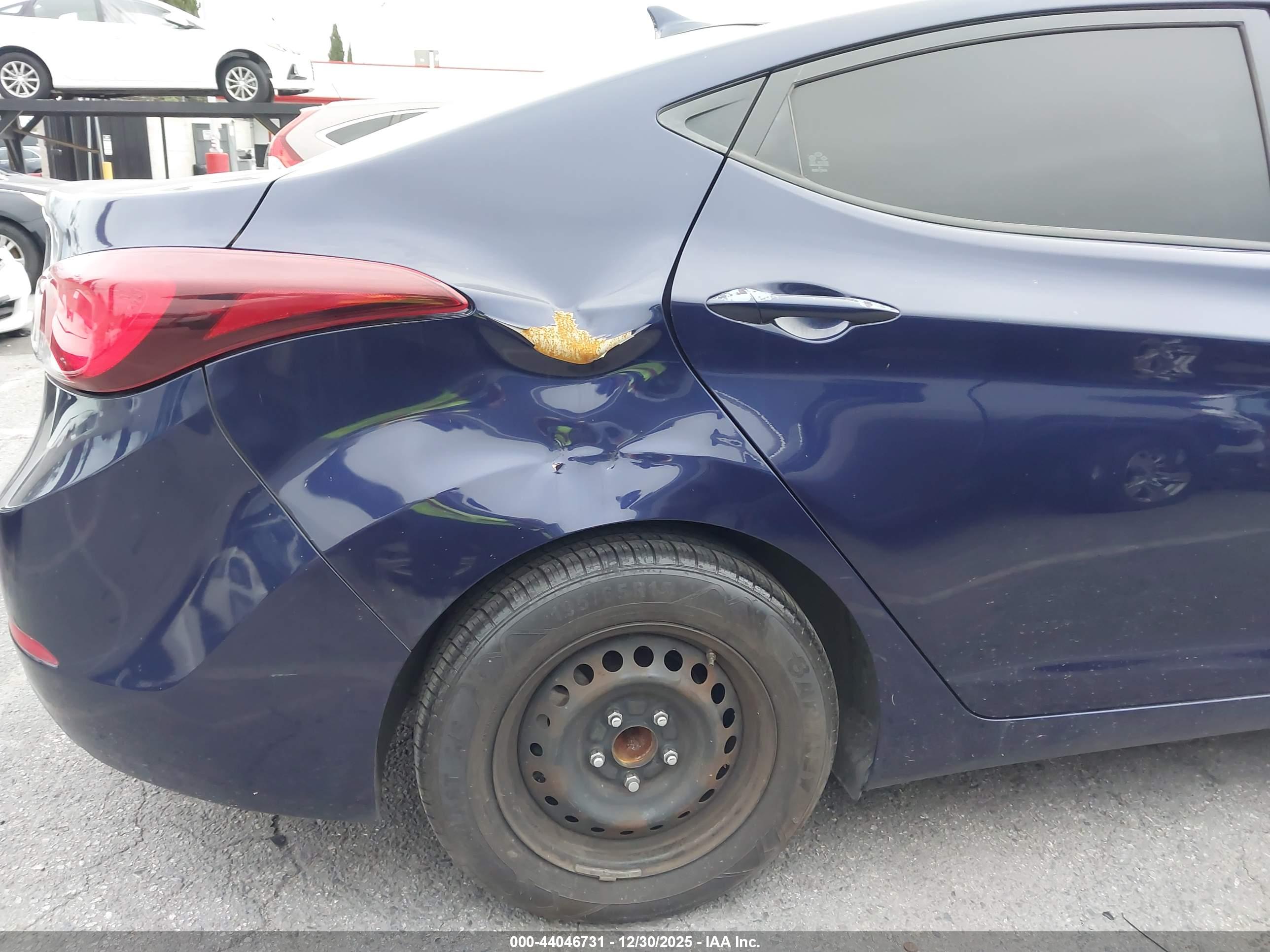 HYUNDAI ELANTRA image 6