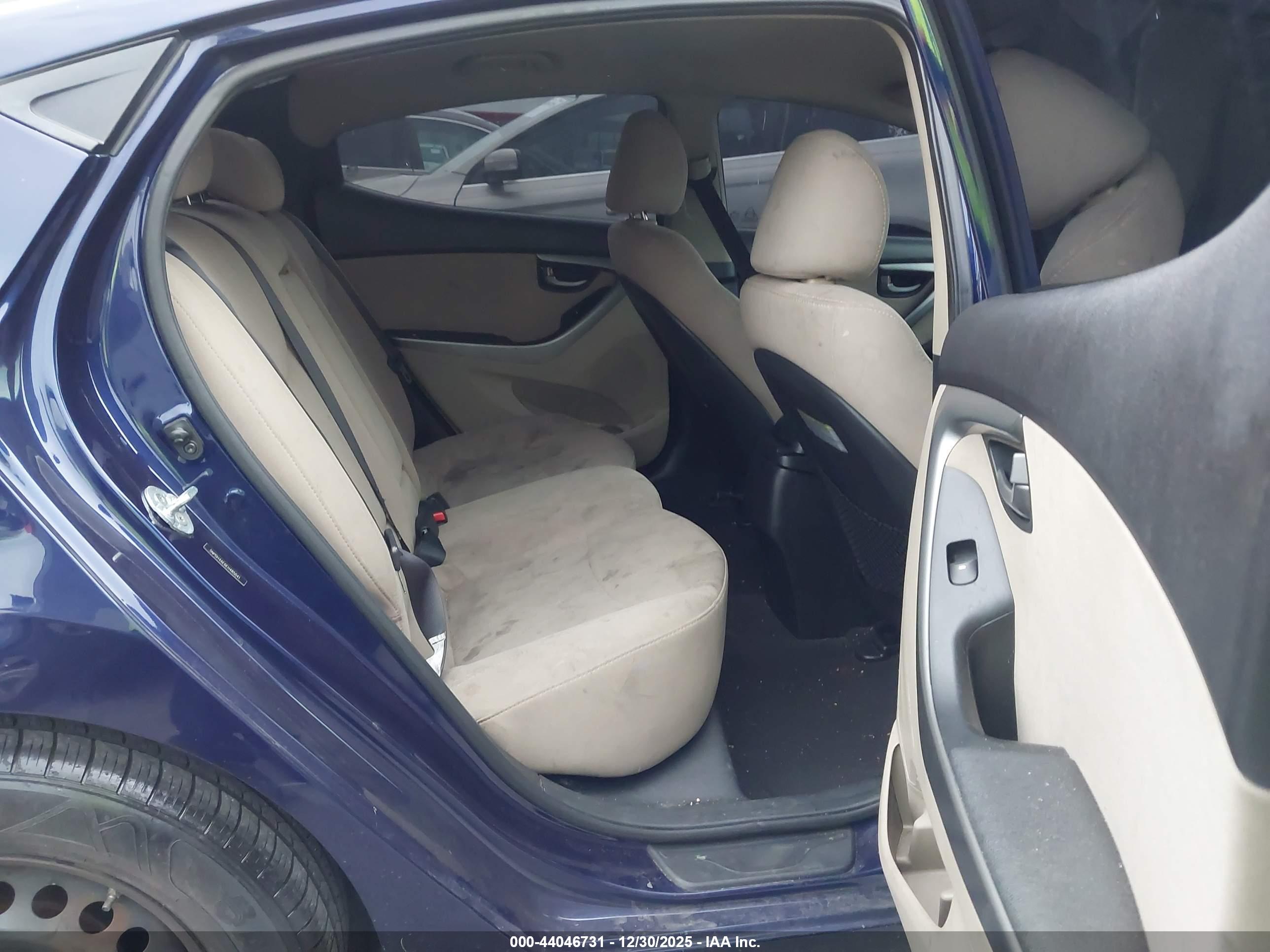 HYUNDAI ELANTRA image 8