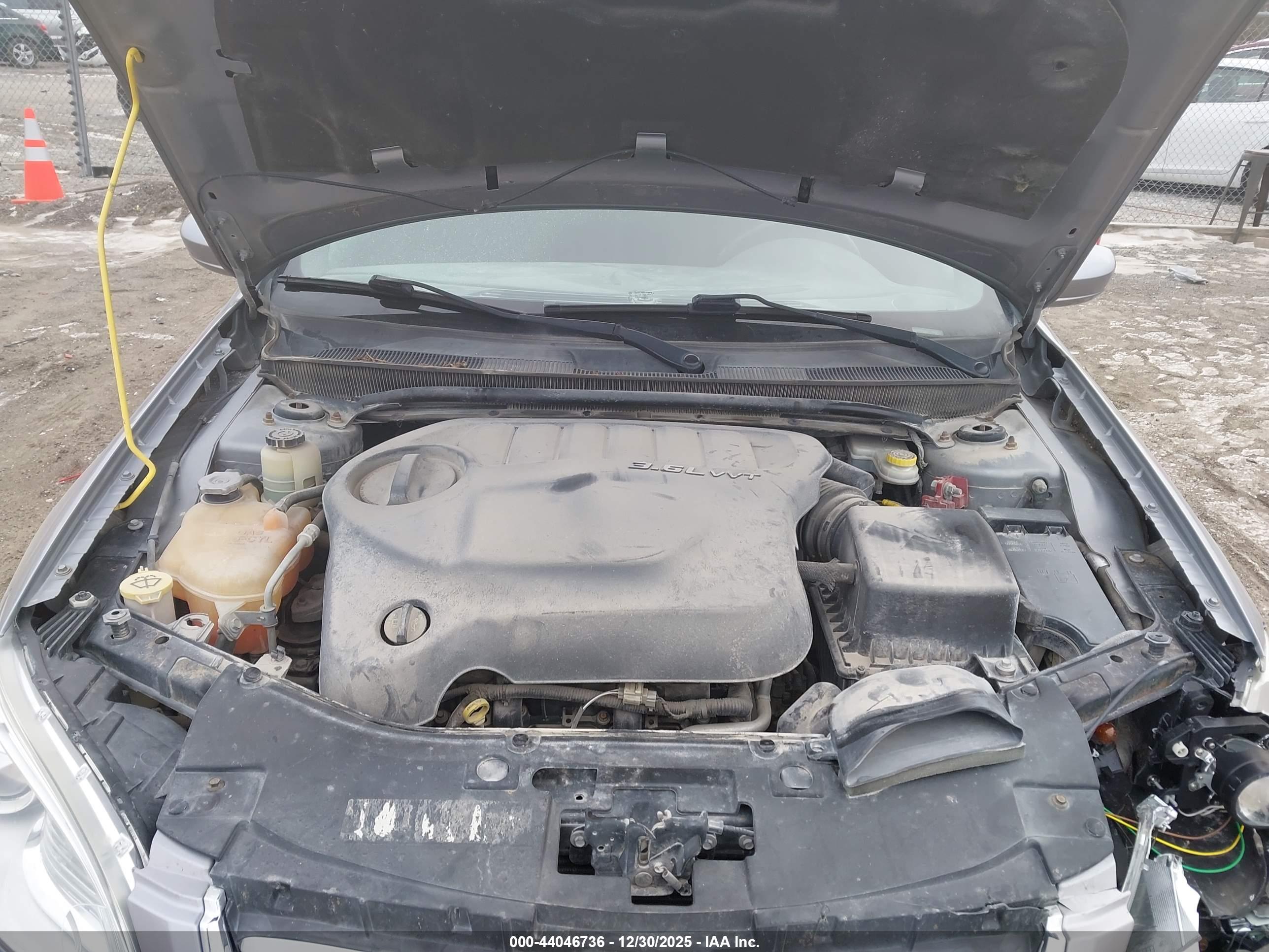 CHRYSLER 200 image 10
