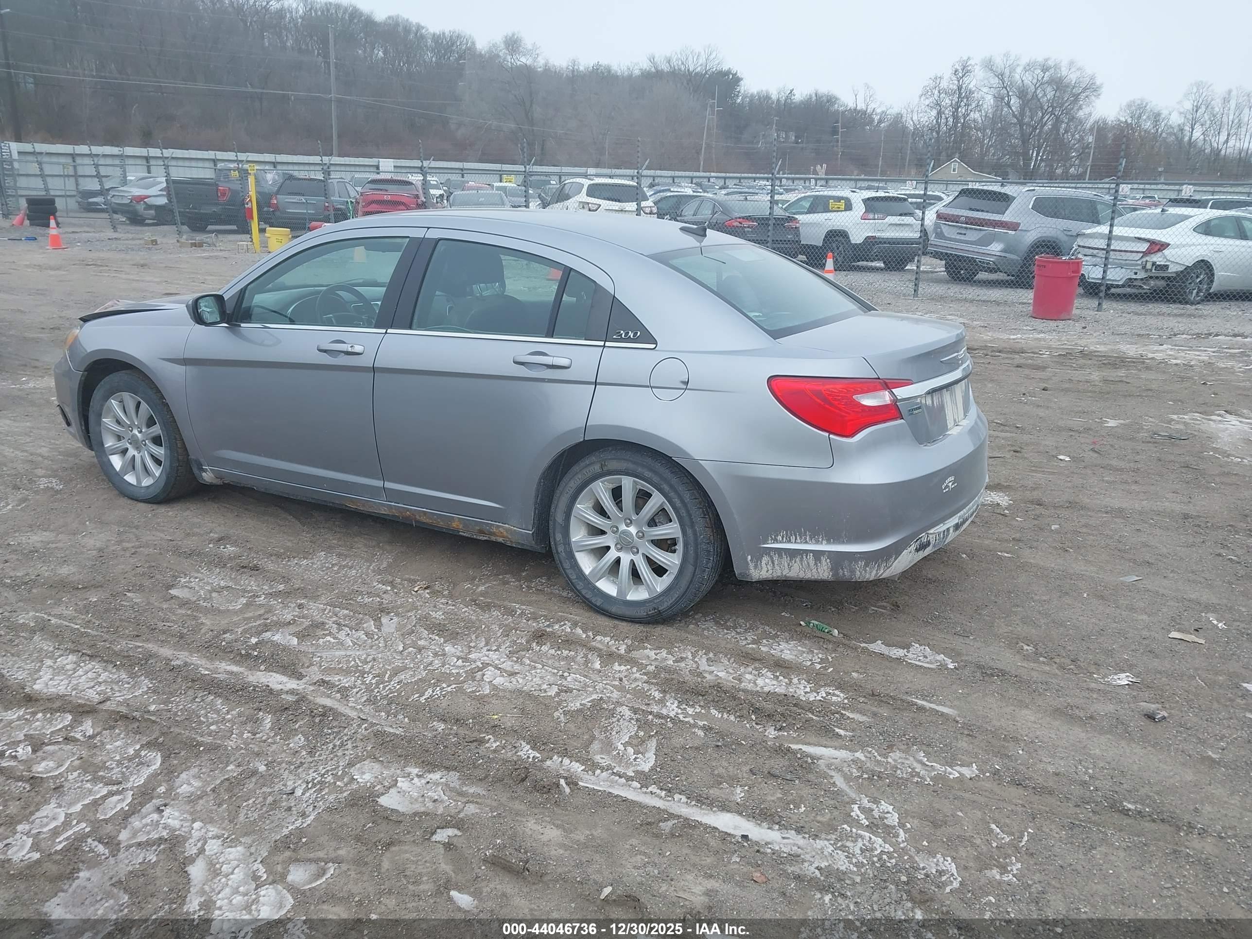 CHRYSLER 200 image 3