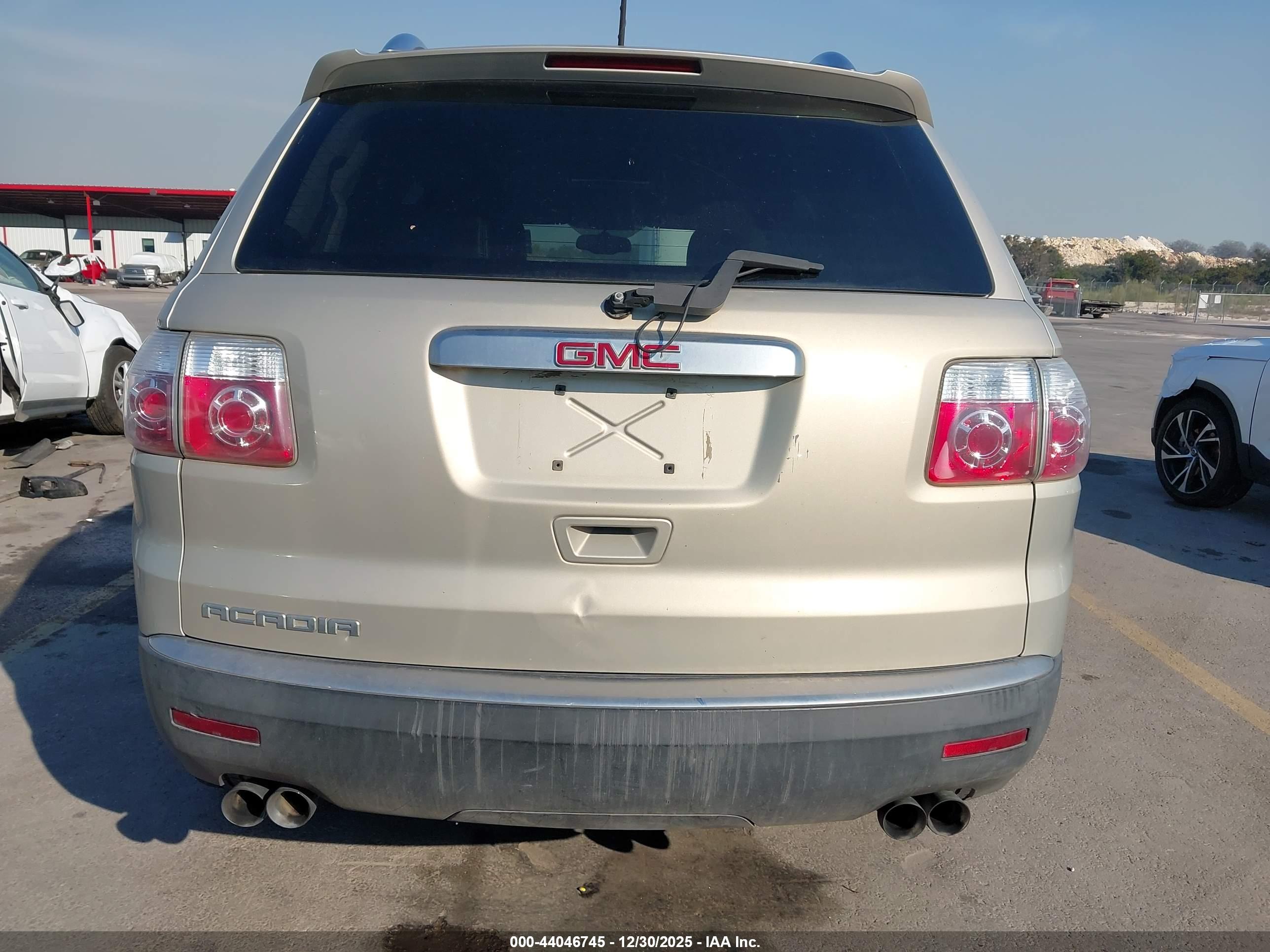 GMC ACADIA image 6