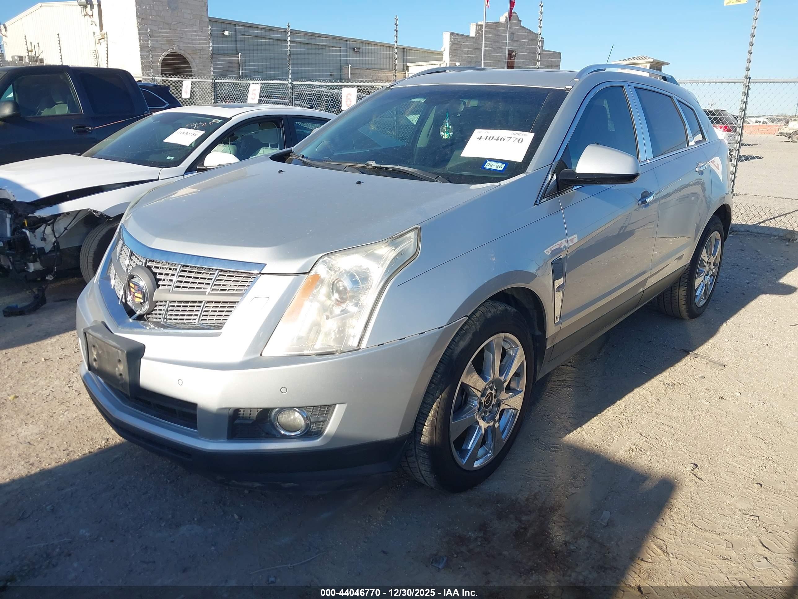 CADILLAC SRX image 2