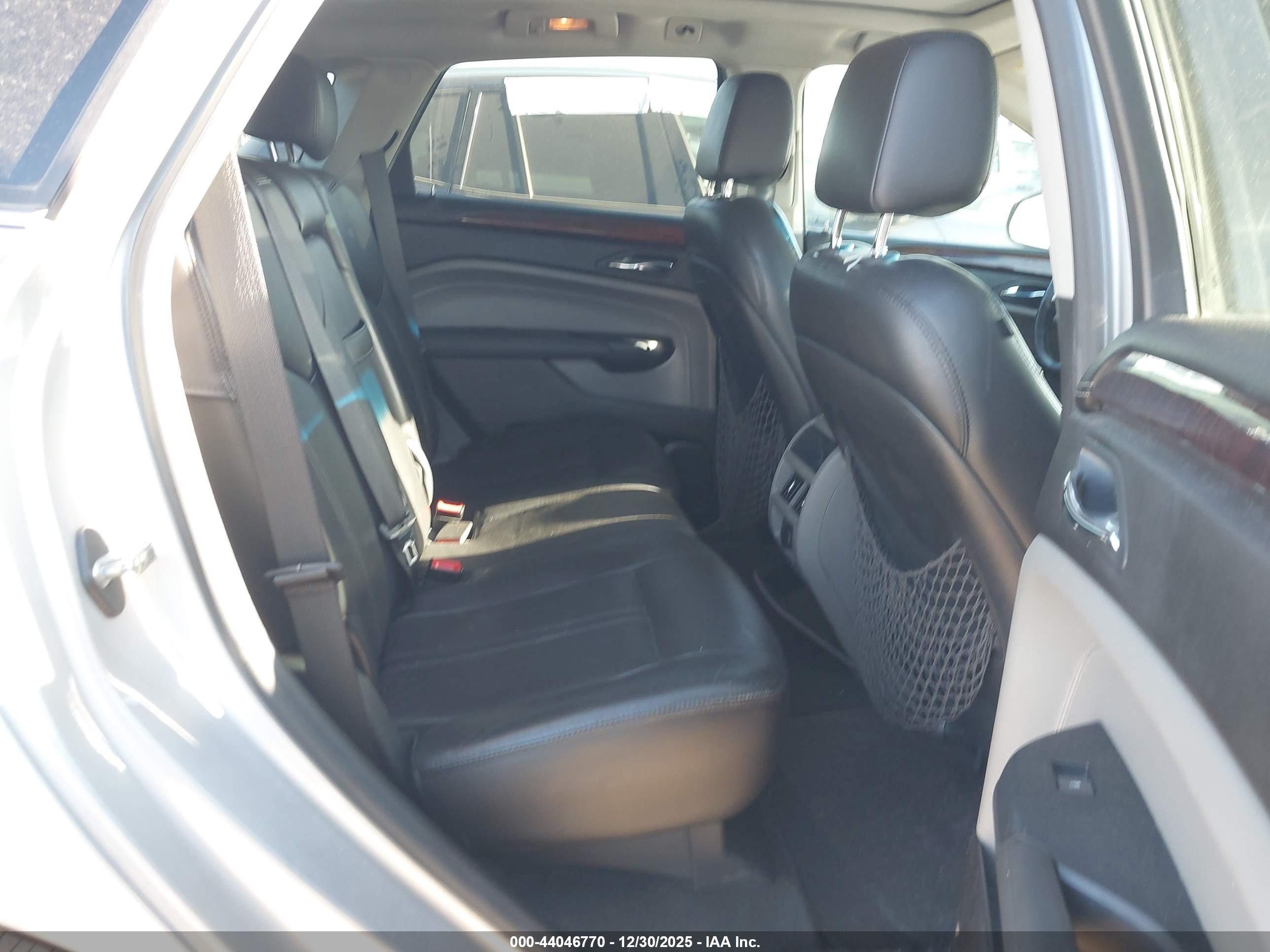 CADILLAC SRX image 8