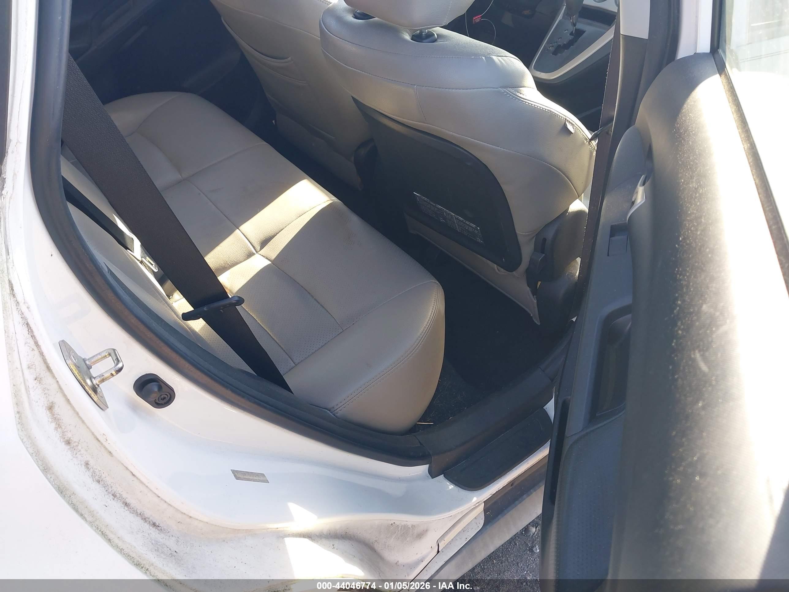 PONTIAC VIBE image 8