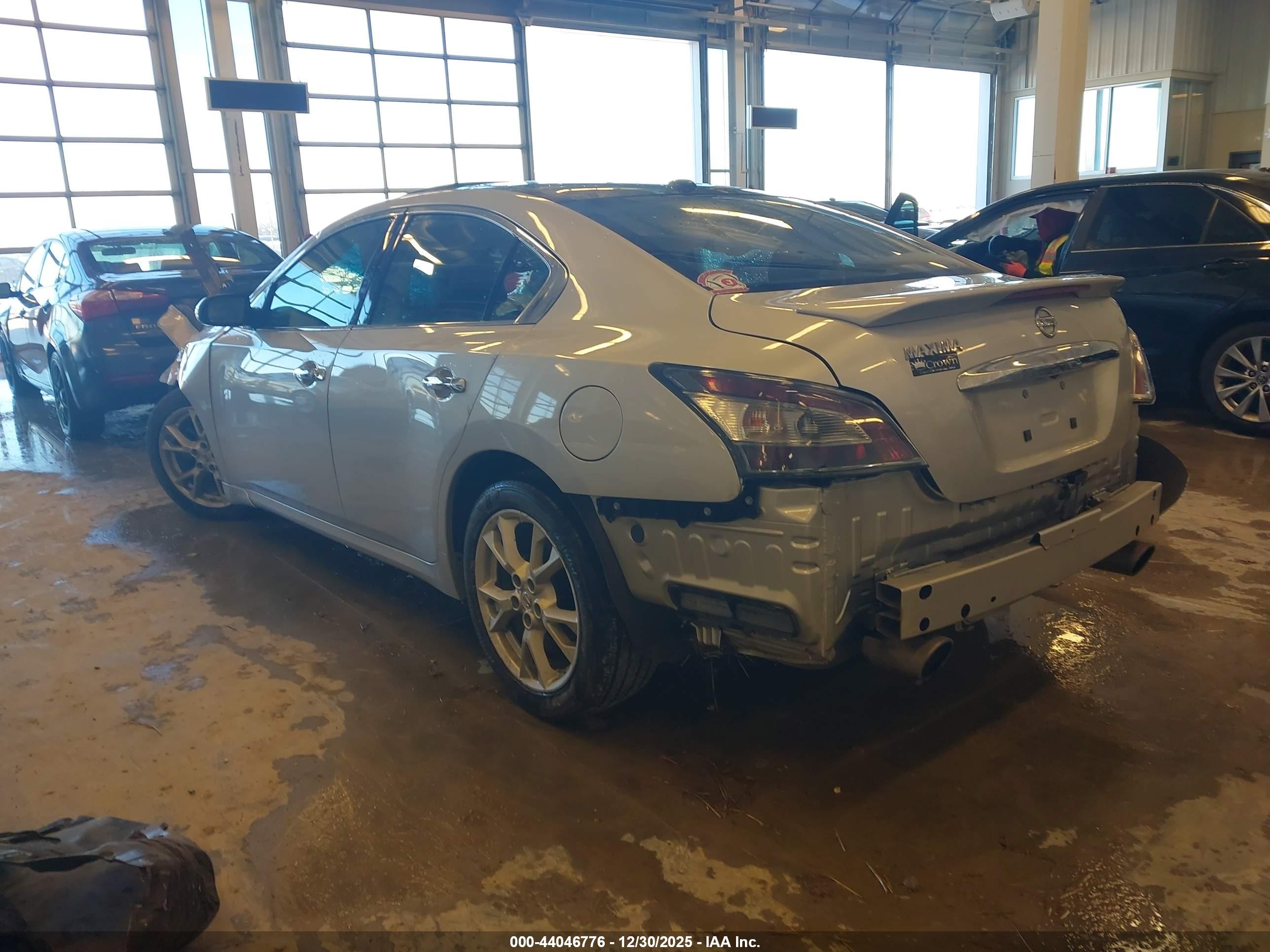 NISSAN MAXIMA image 3