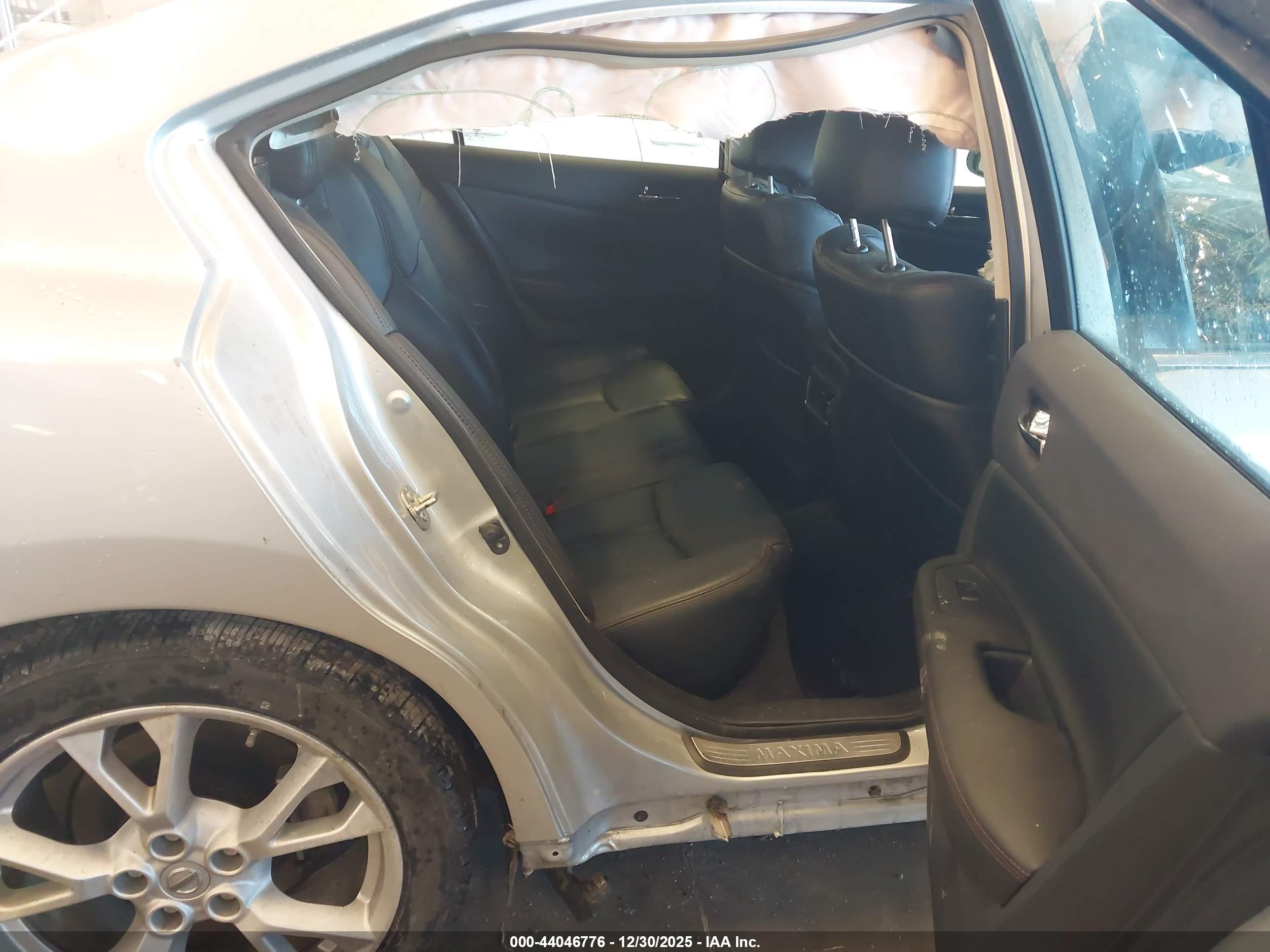 NISSAN MAXIMA image 8