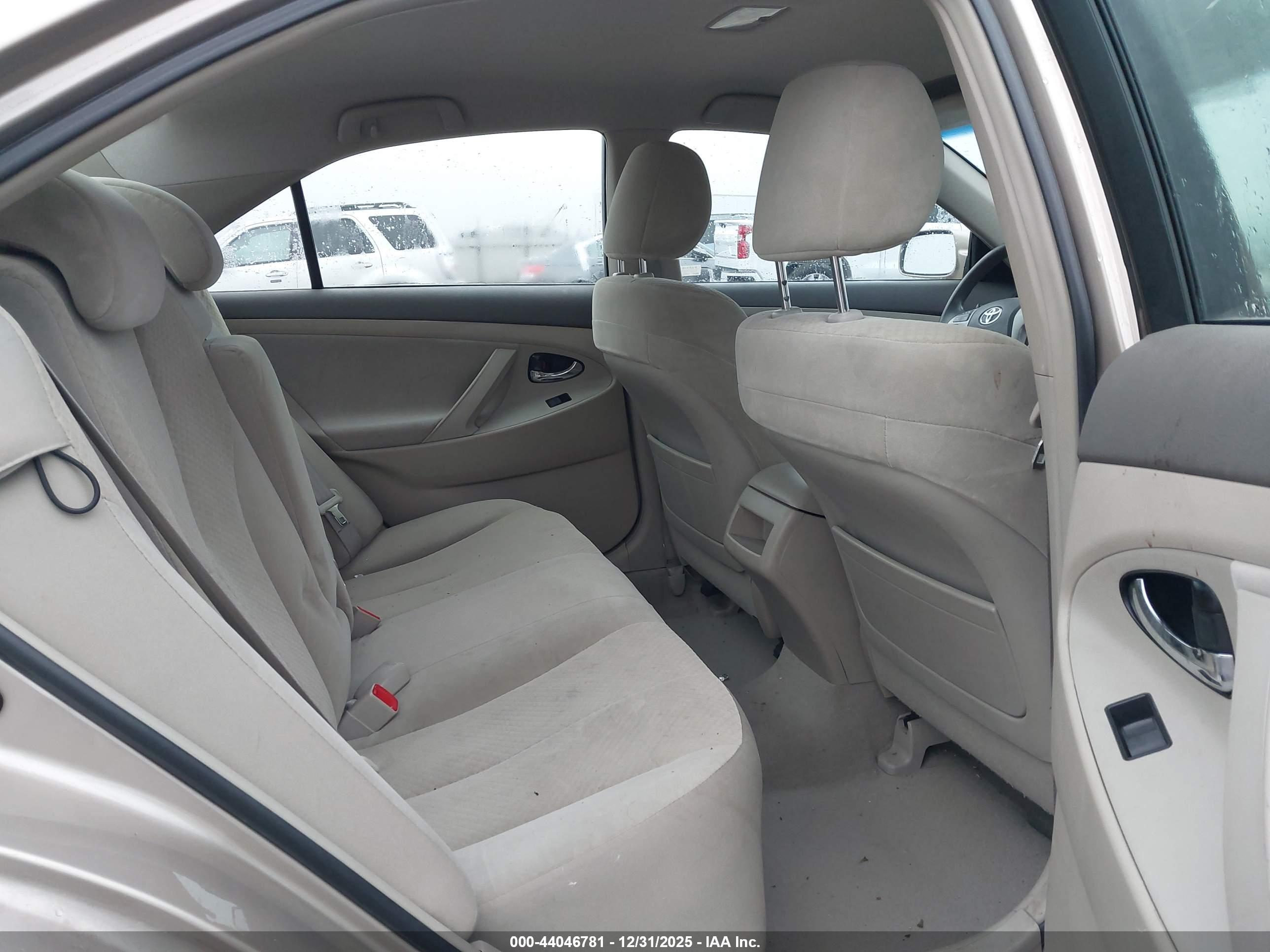 TOYOTA CAMRY image 8