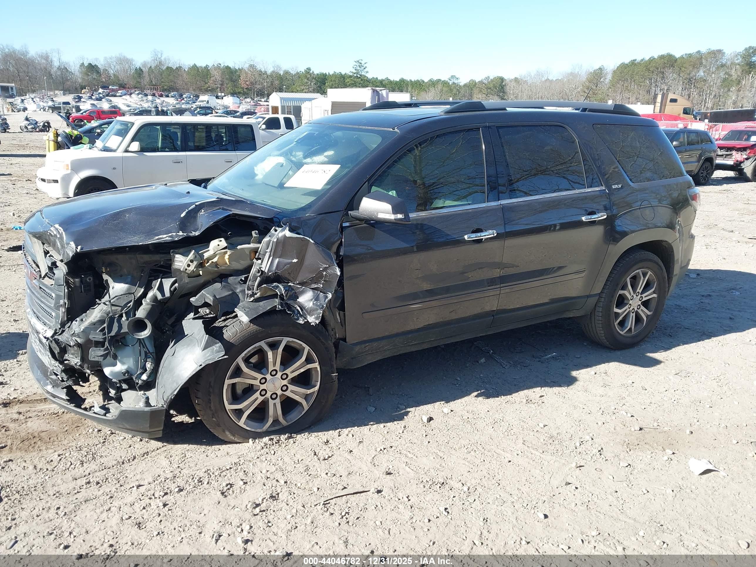GMC ACADIA image 2
