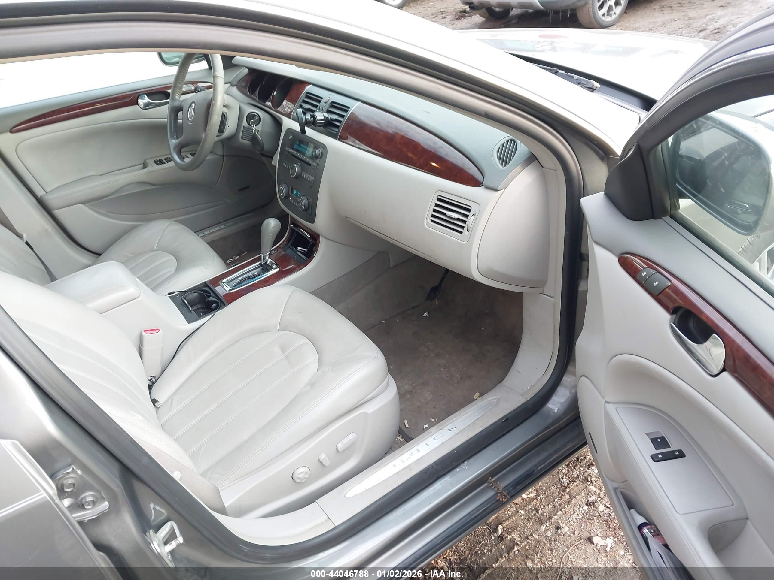 BUICK LUCERNE image 5