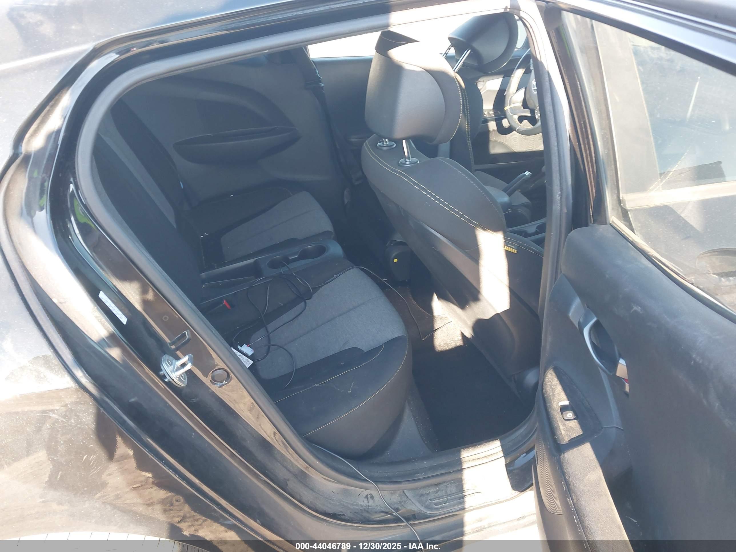 HYUNDAI VELOSTER image 8
