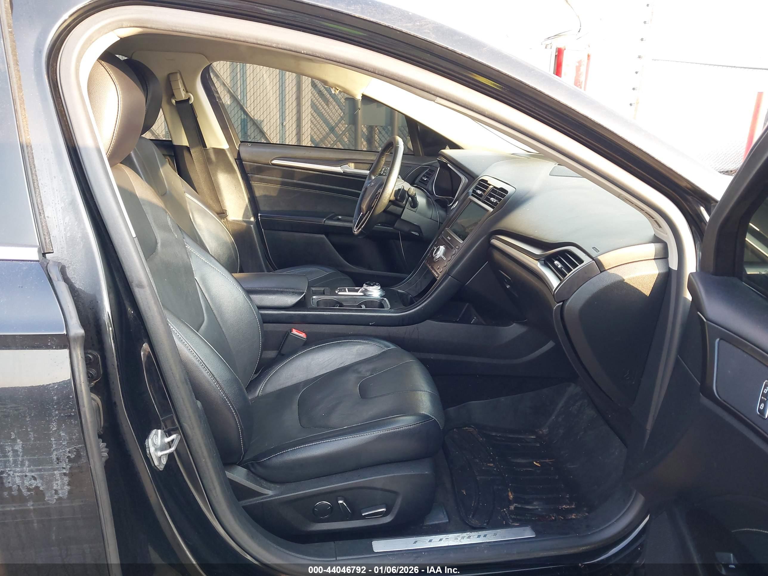 FORD FUSION image 5
