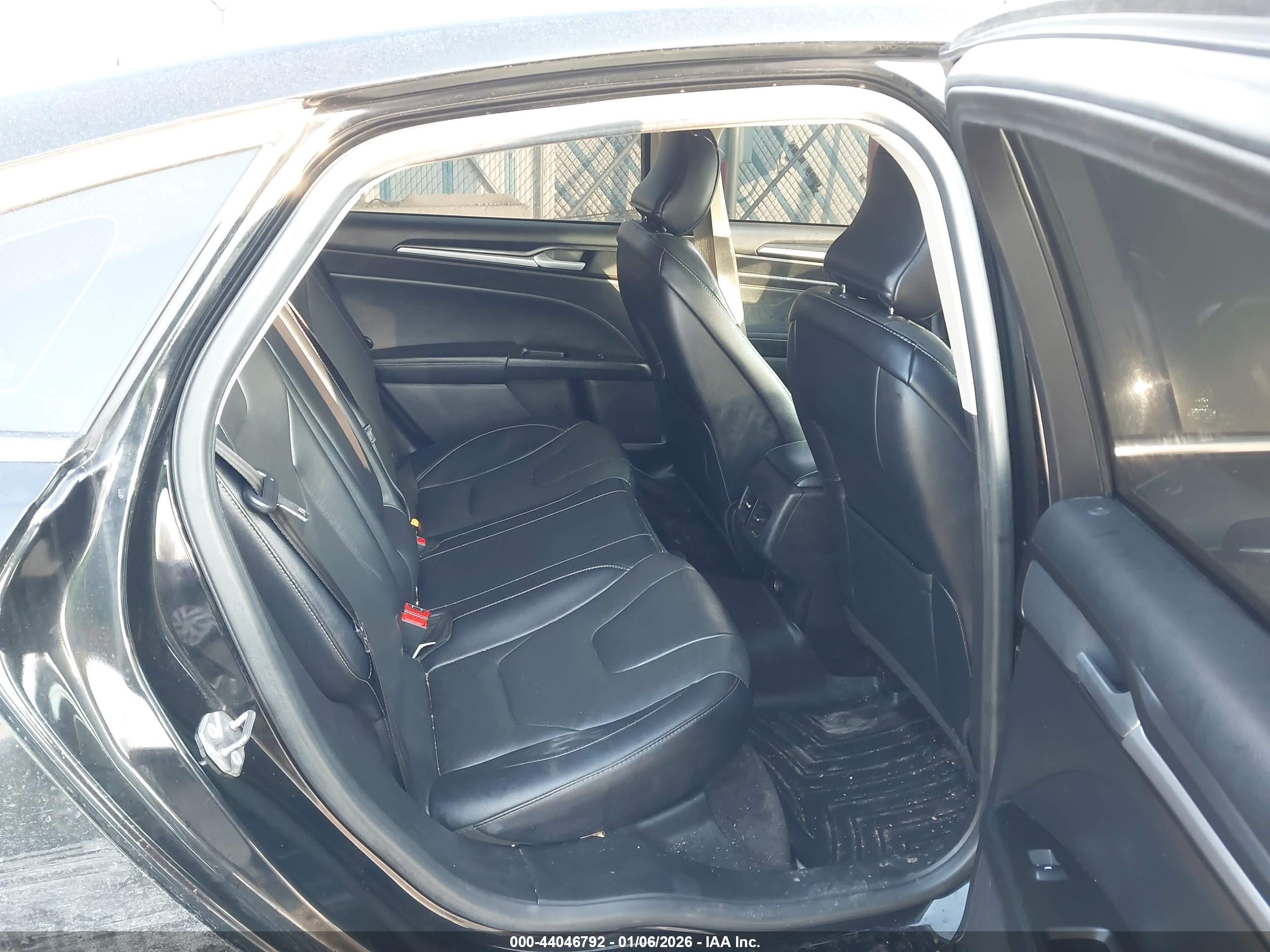 FORD FUSION image 8