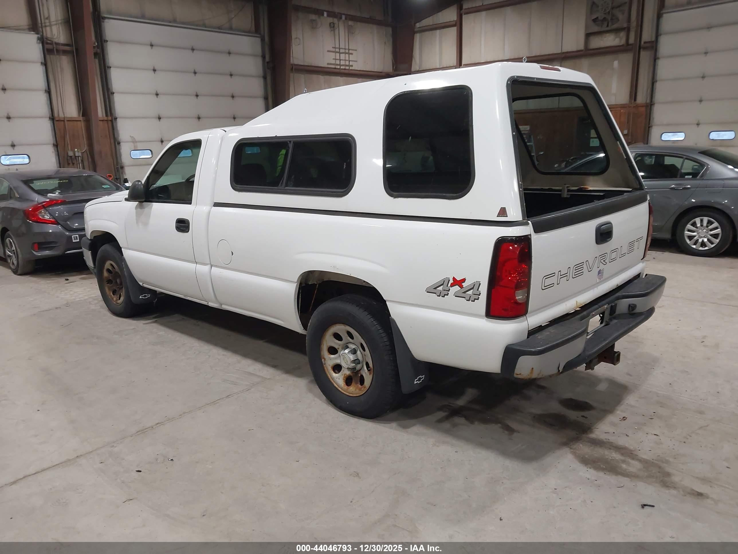 CHEVROLET SILVERADO image 3