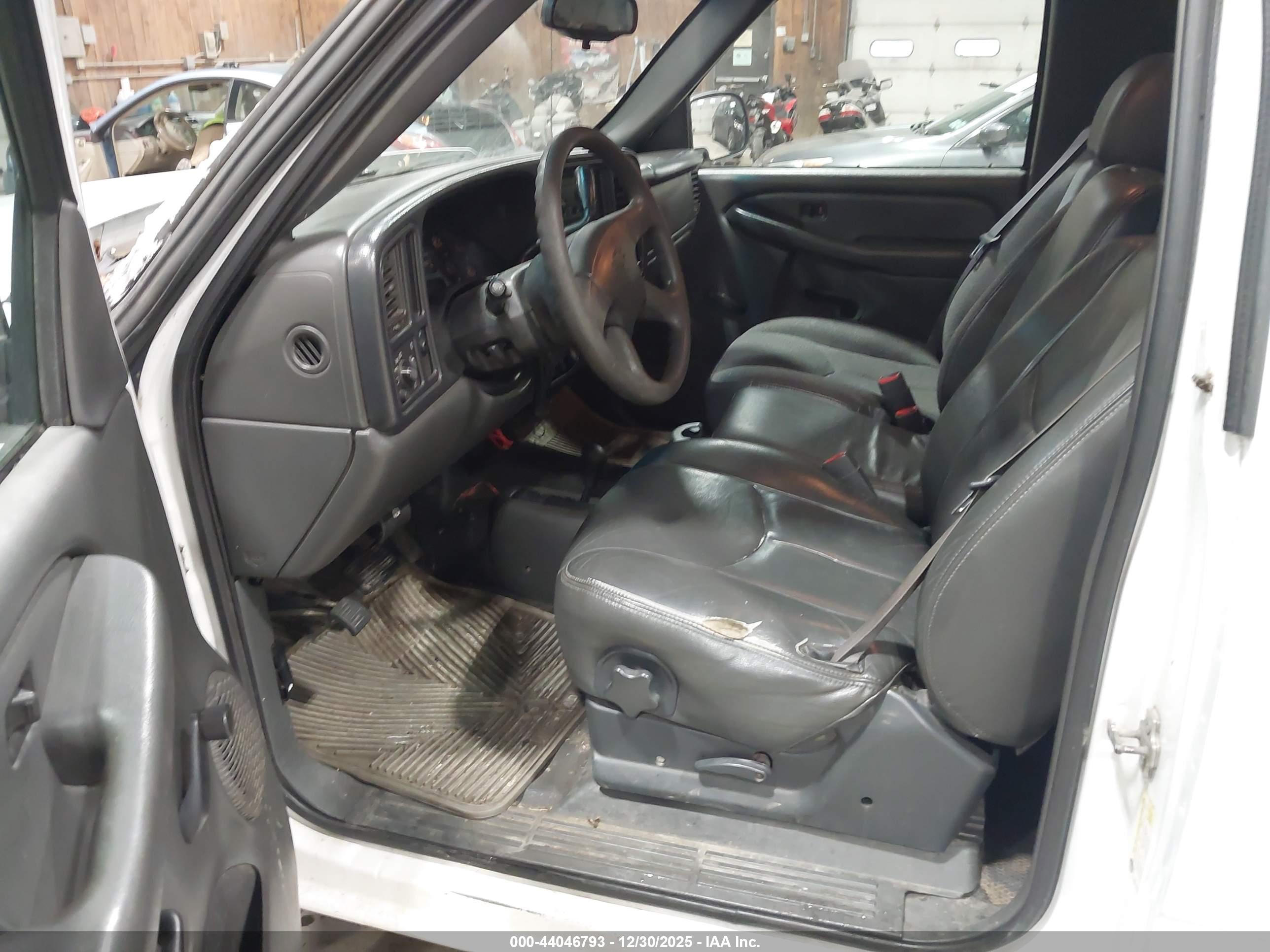 CHEVROLET SILVERADO image 8