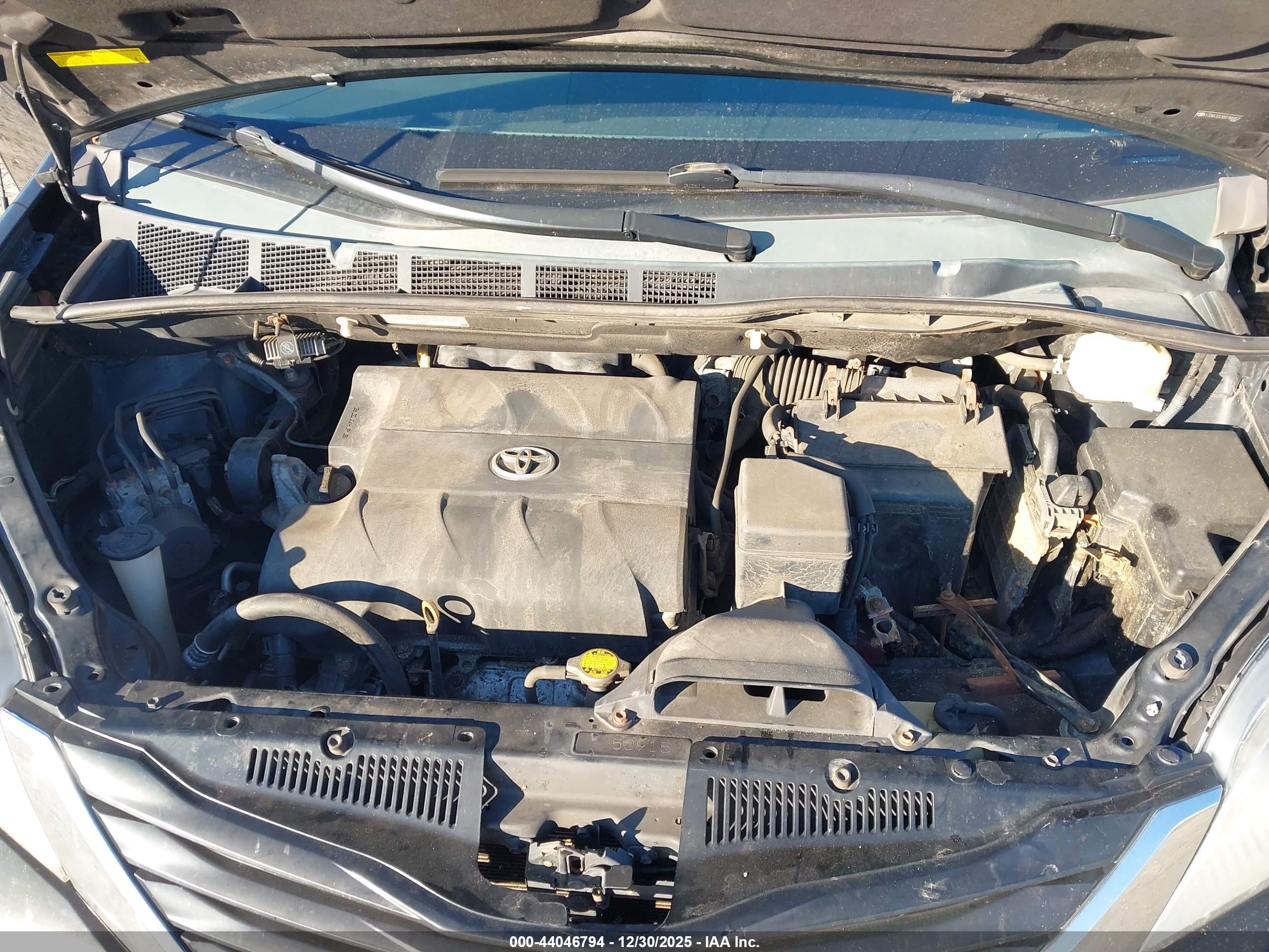 TOYOTA SIENNA image 10