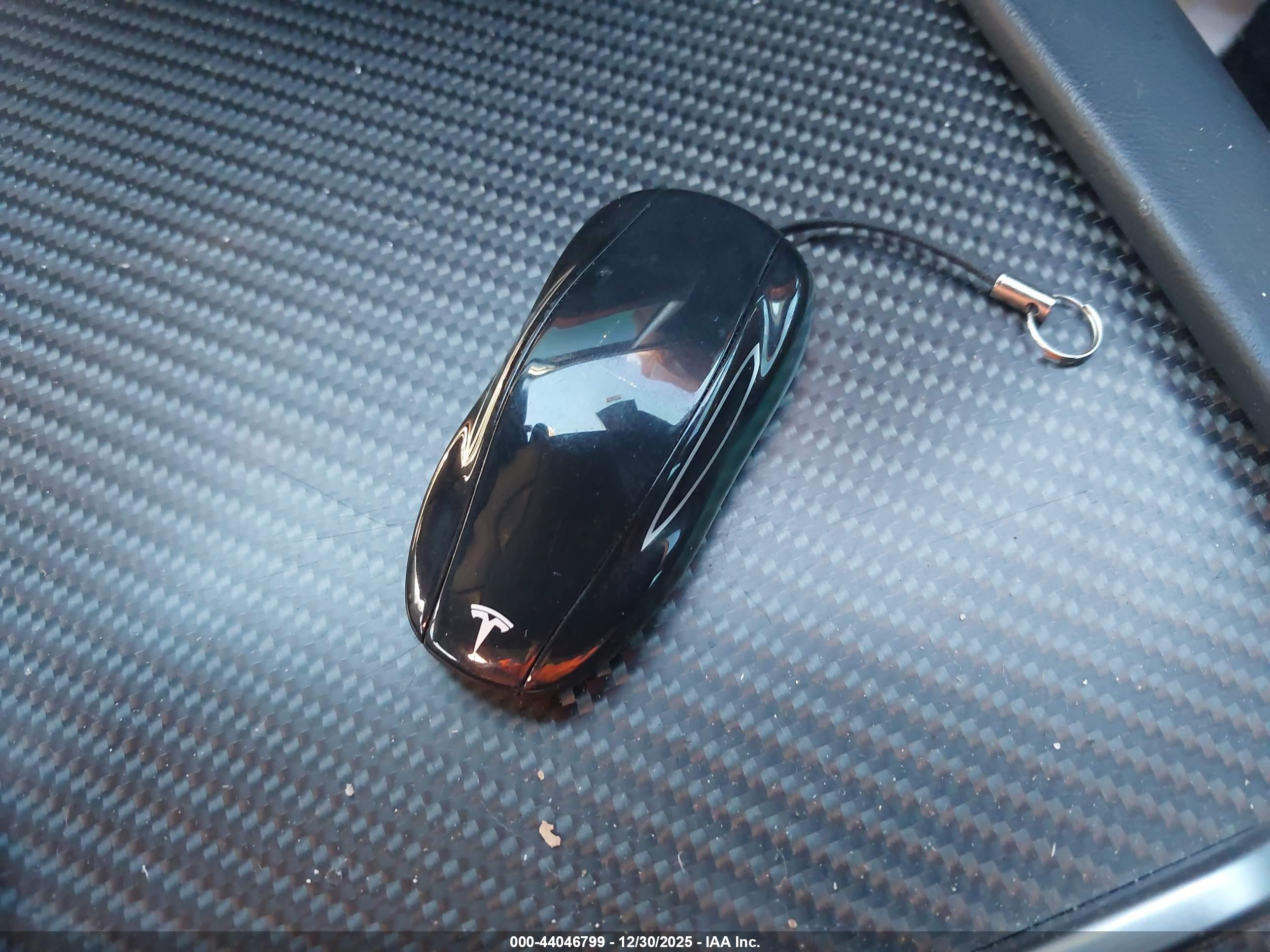 TESLA MODEL image 11