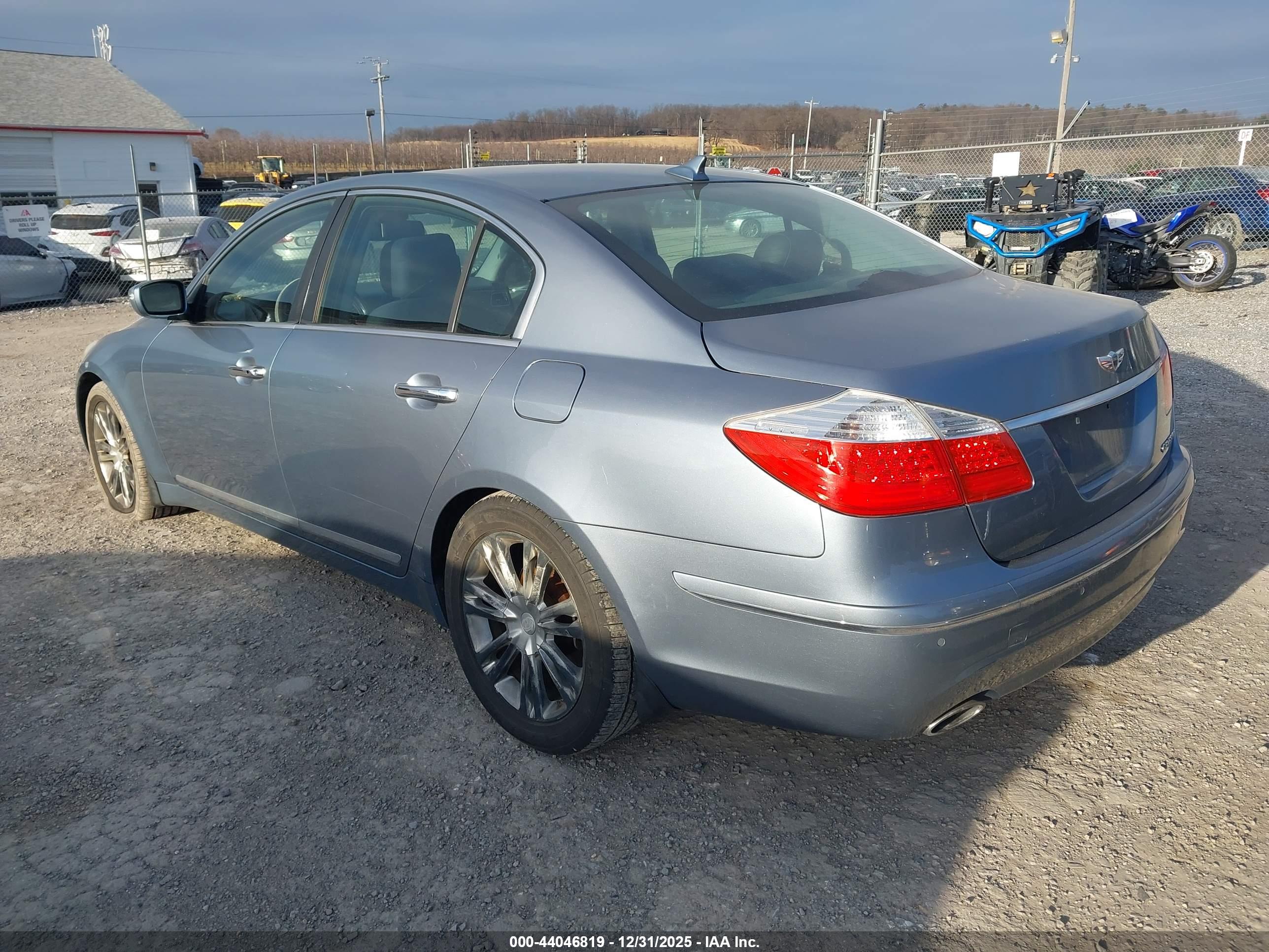 HYUNDAI GENESIS image 3