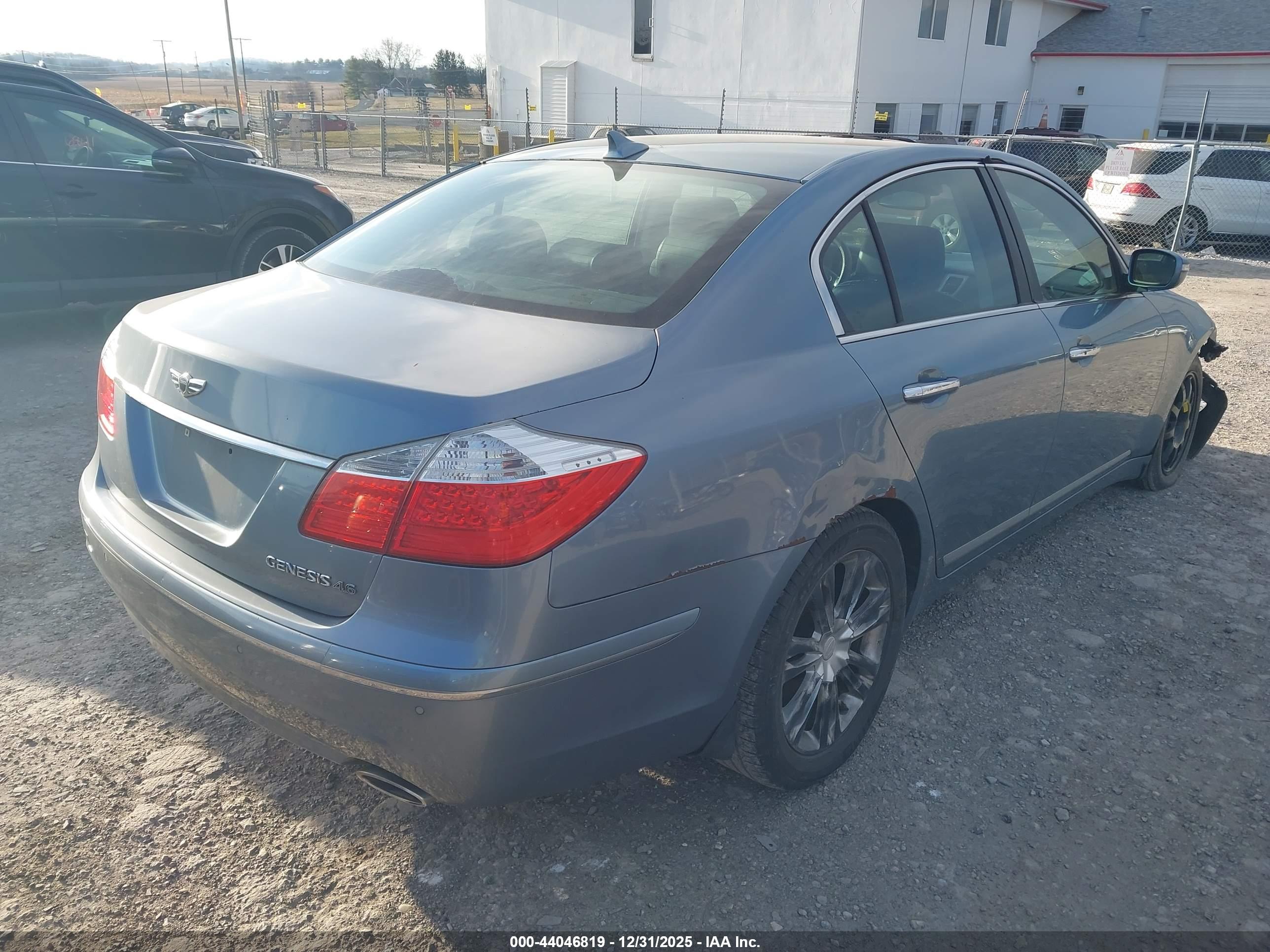 HYUNDAI GENESIS image 4