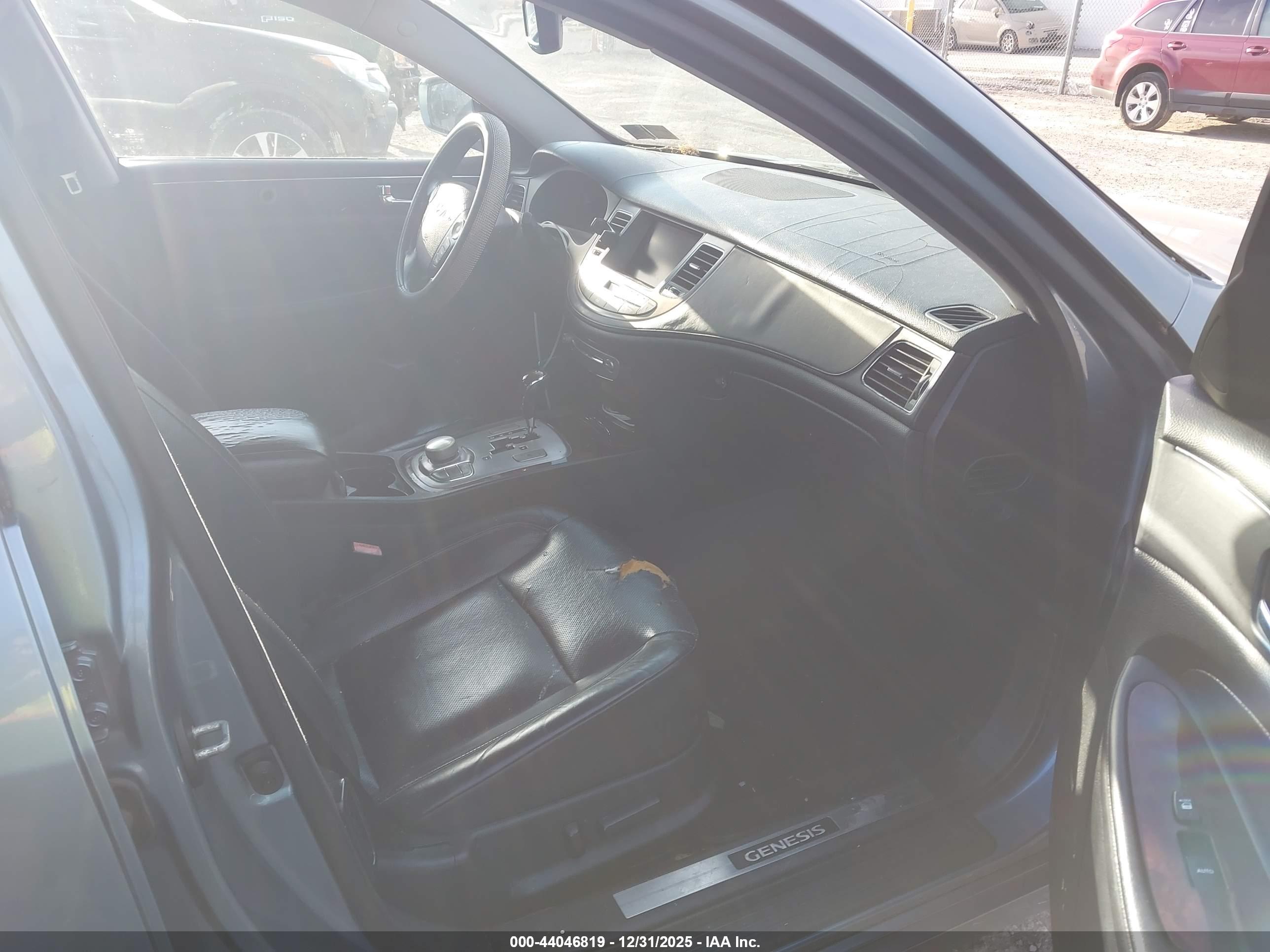 HYUNDAI GENESIS image 5