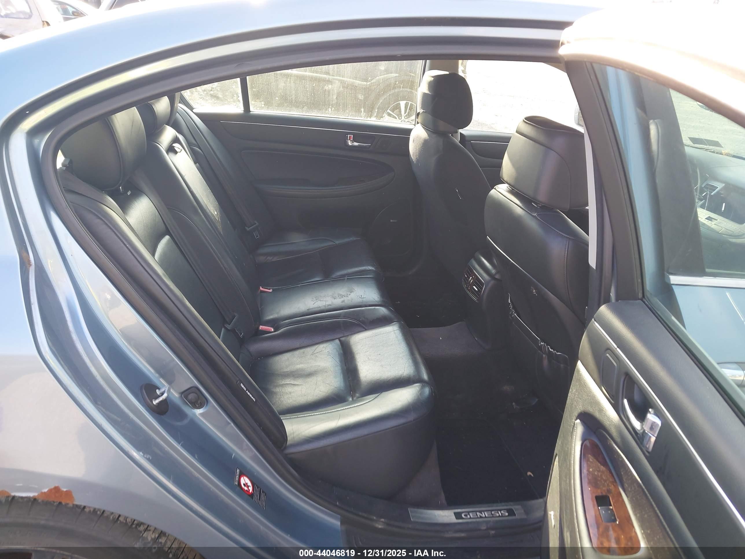 HYUNDAI GENESIS image 8