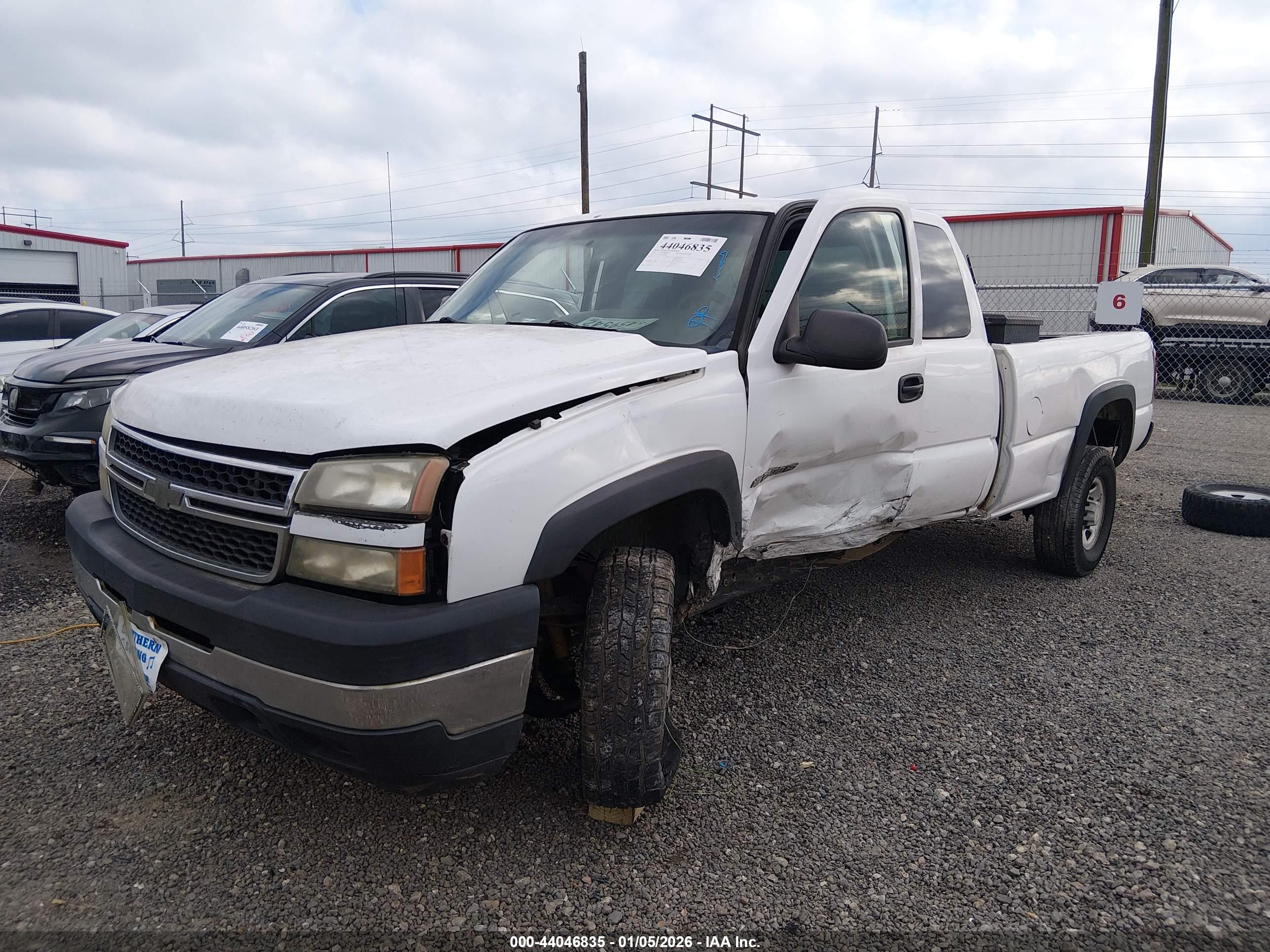 CHEVROLET SILVERADO image 2