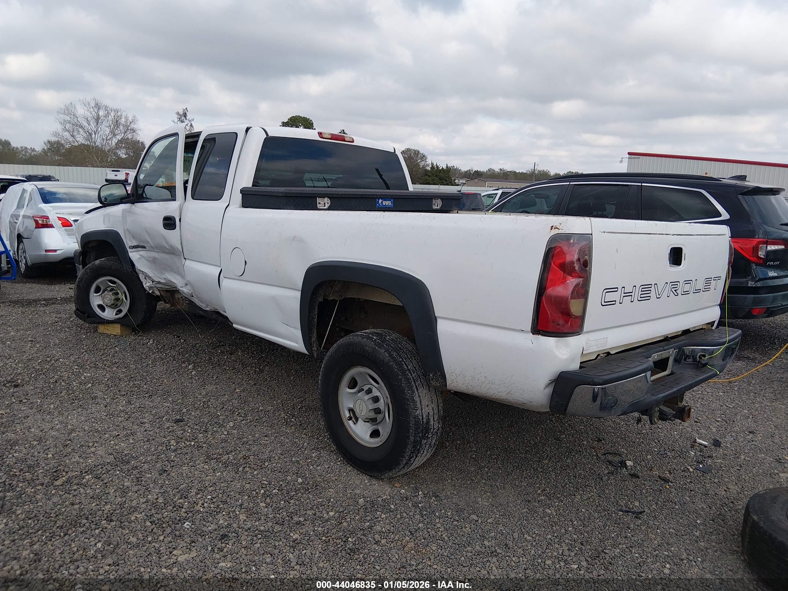 CHEVROLET SILVERADO image 3