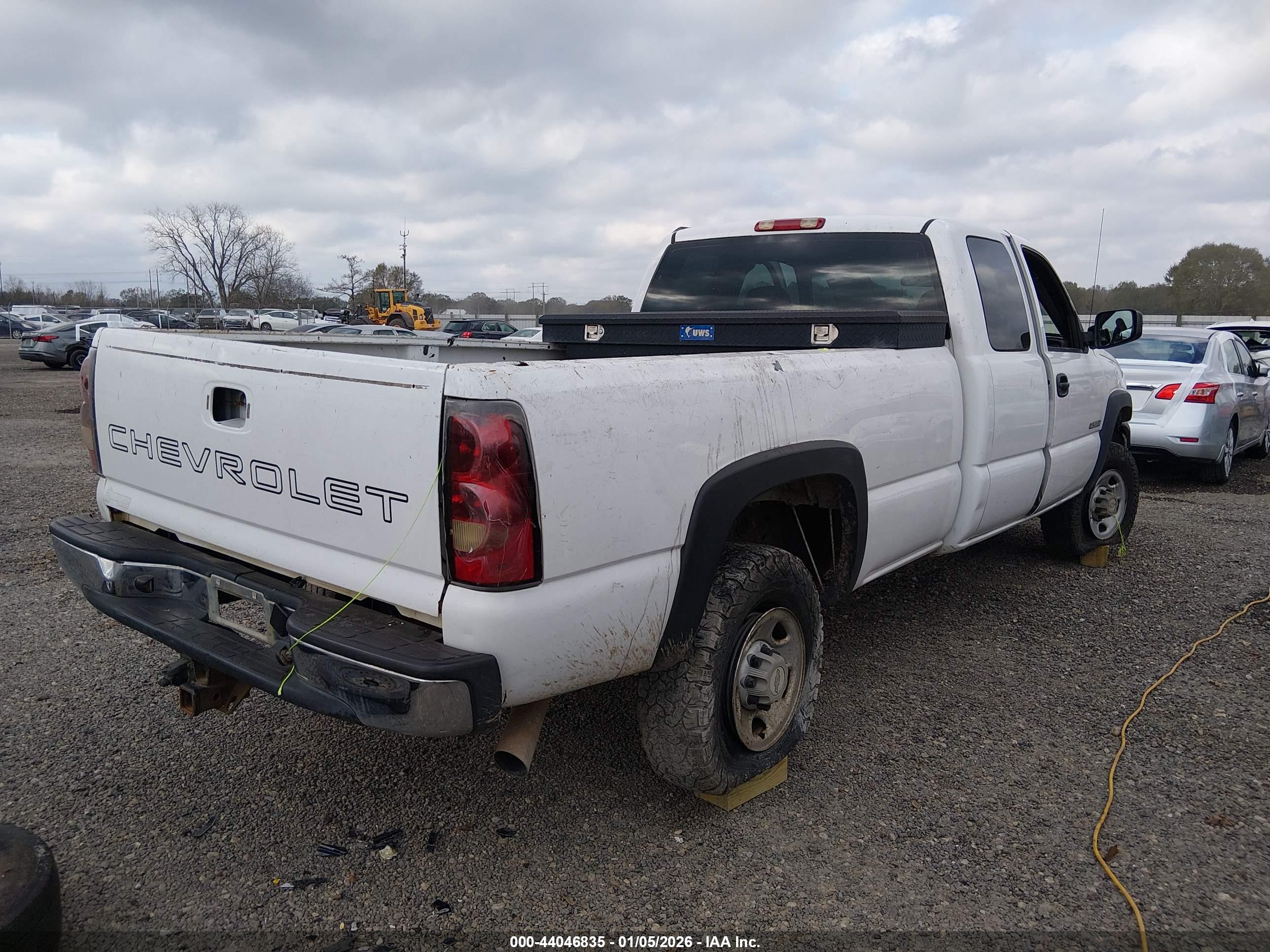 CHEVROLET SILVERADO image 4