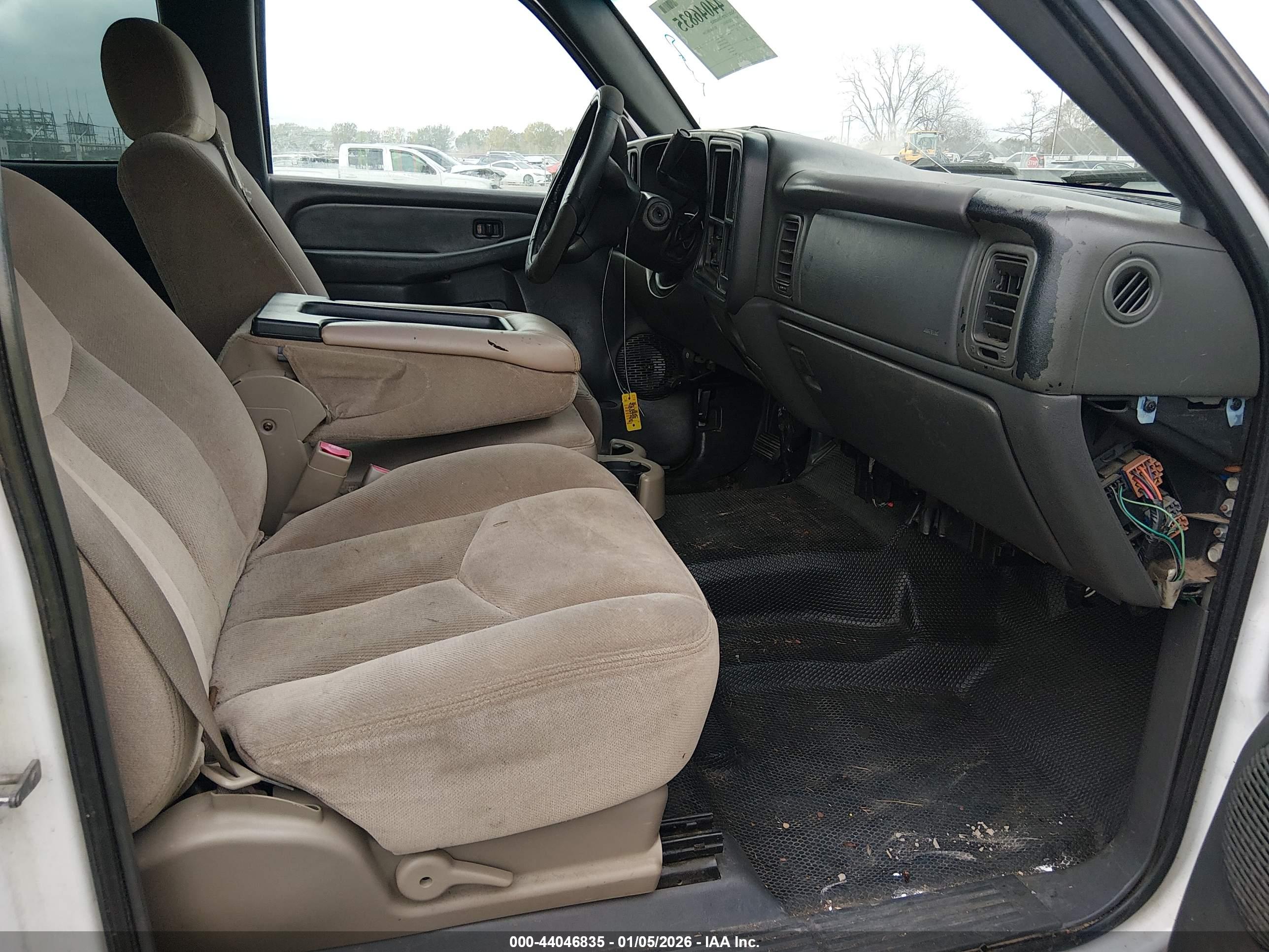 CHEVROLET SILVERADO image 5