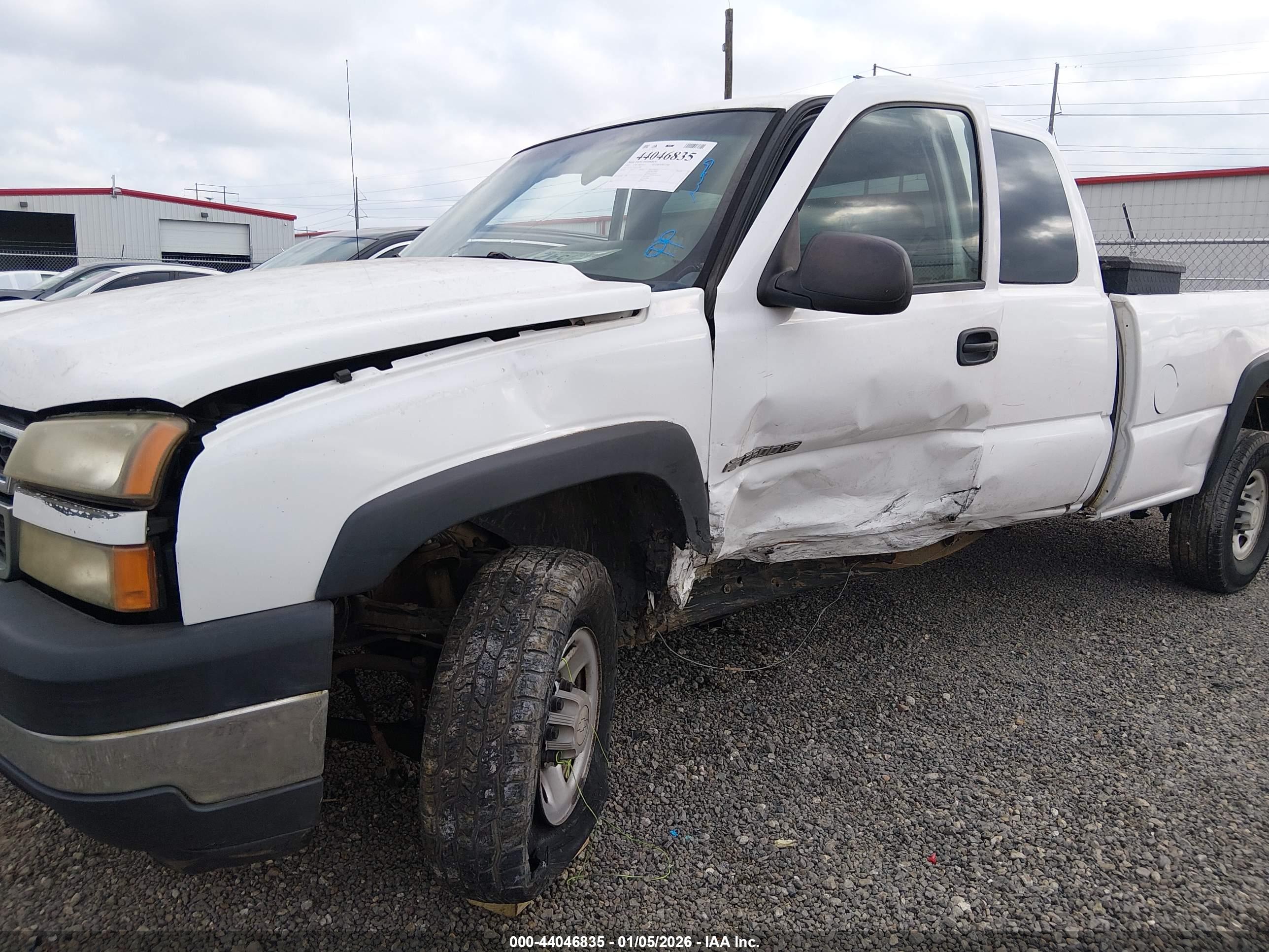 CHEVROLET SILVERADO image 6