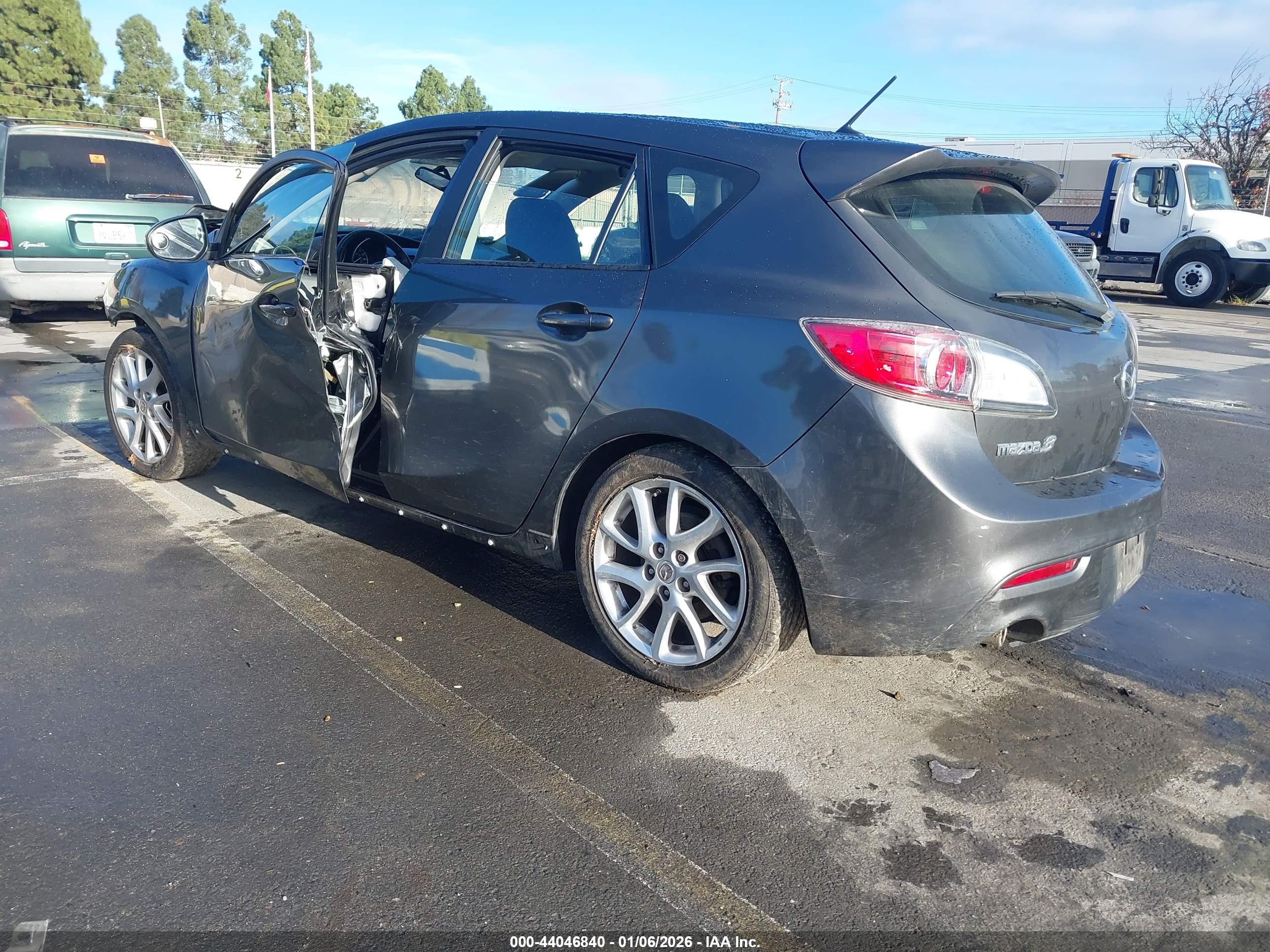 MAZDA MAZDA3 image 3