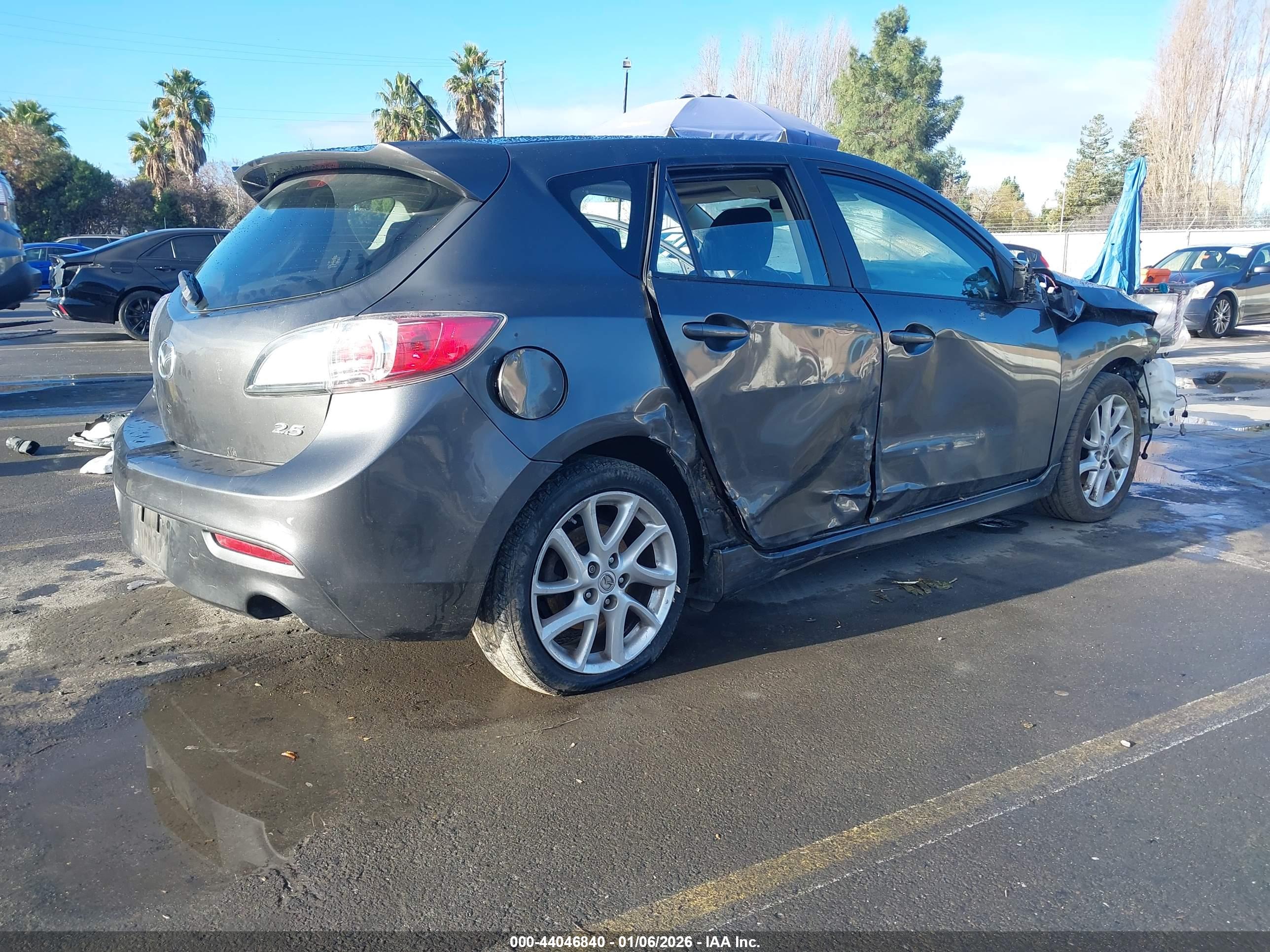 MAZDA MAZDA3 image 4