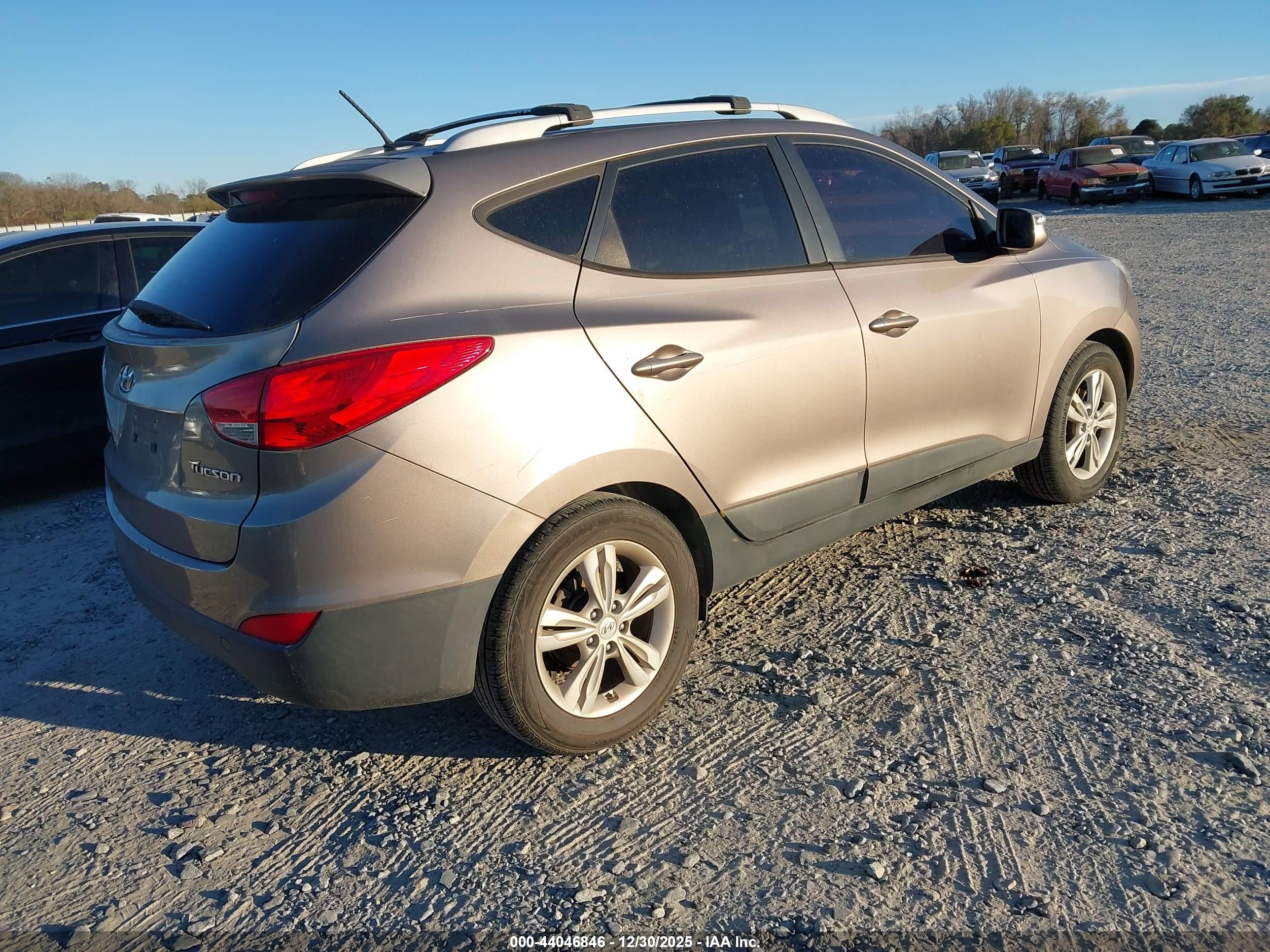 HYUNDAI TUCSON image 4