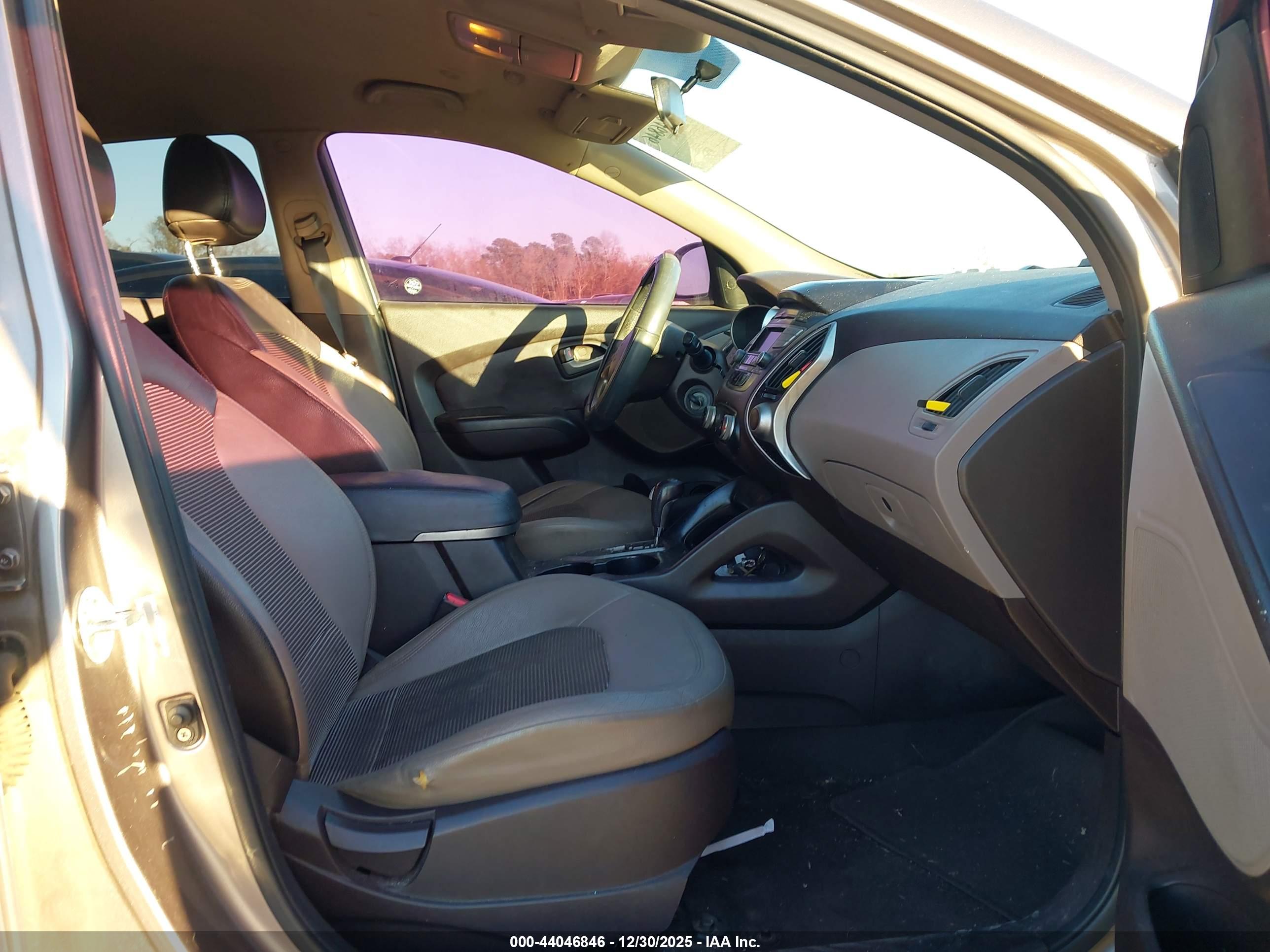 HYUNDAI TUCSON image 5