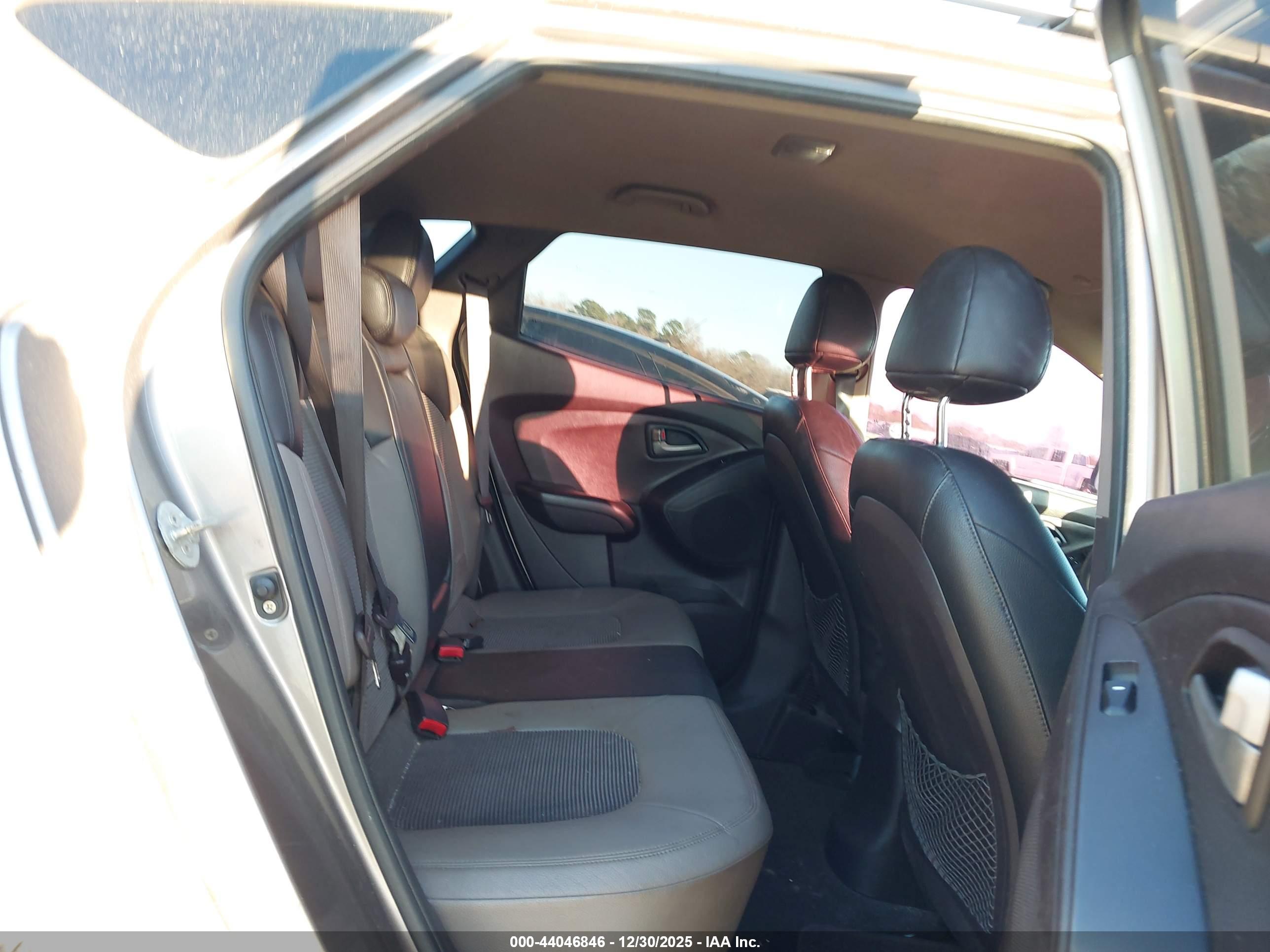 HYUNDAI TUCSON image 8