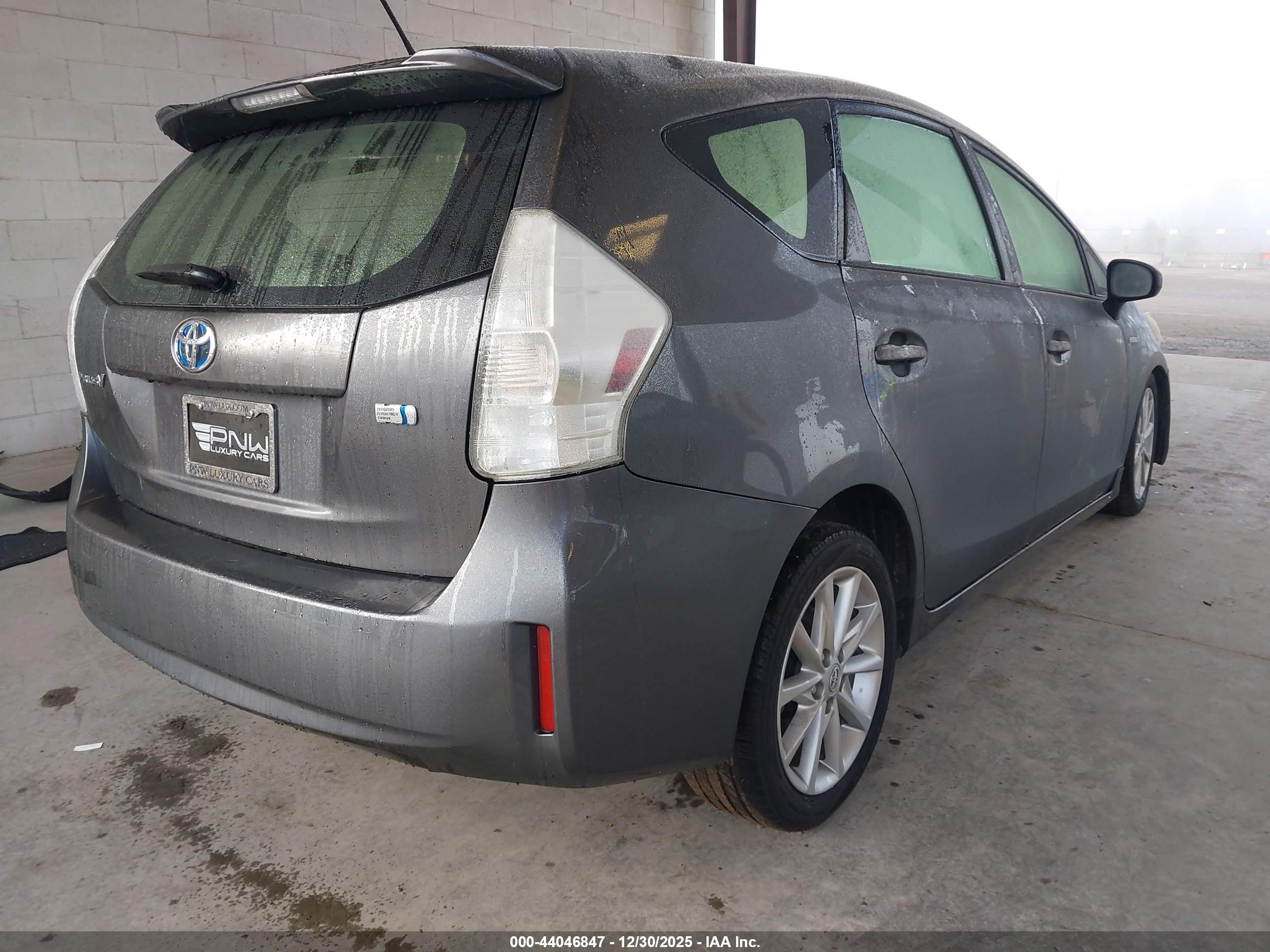 TOYOTA PRIUS image 4