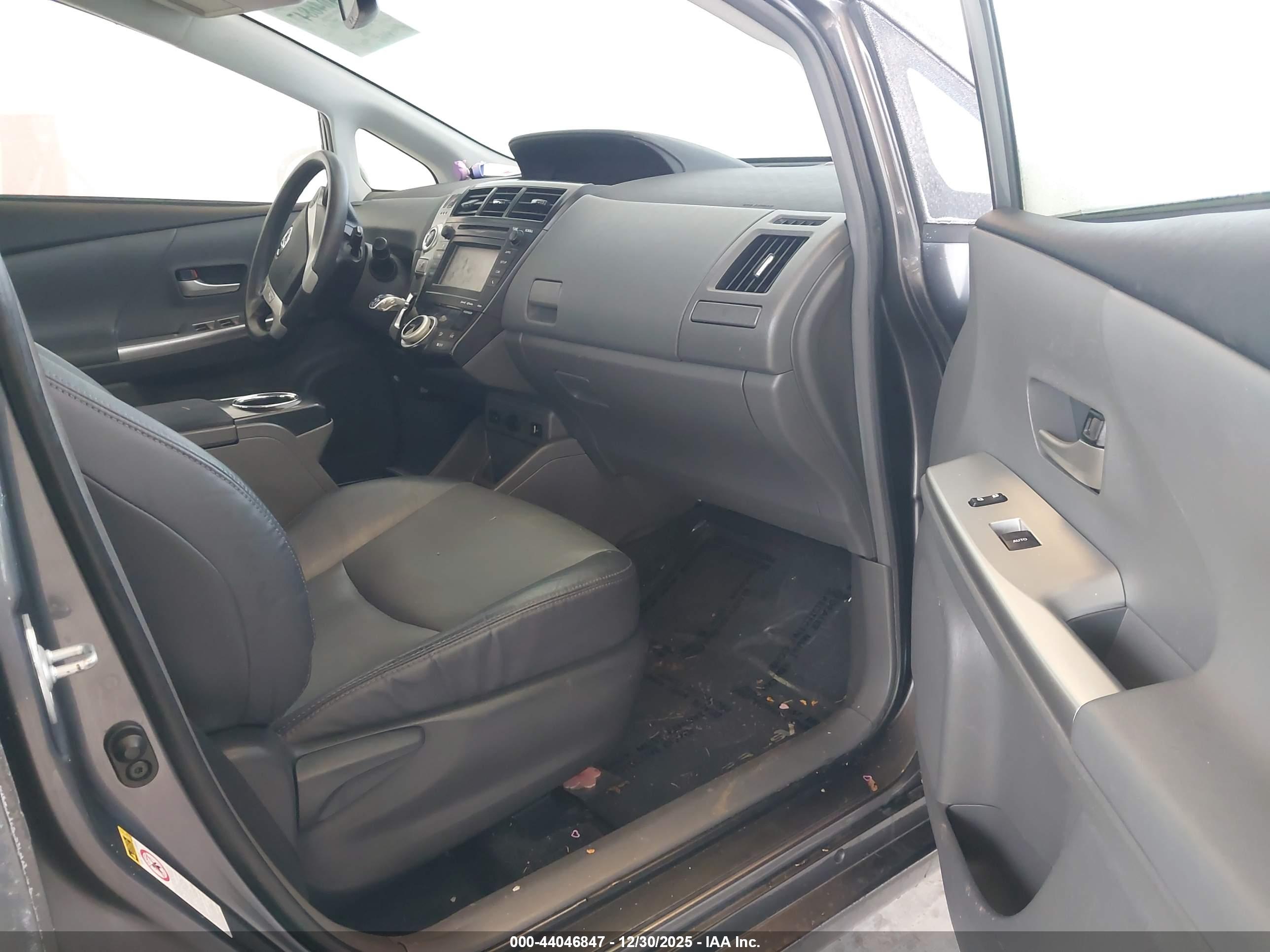 TOYOTA PRIUS image 5