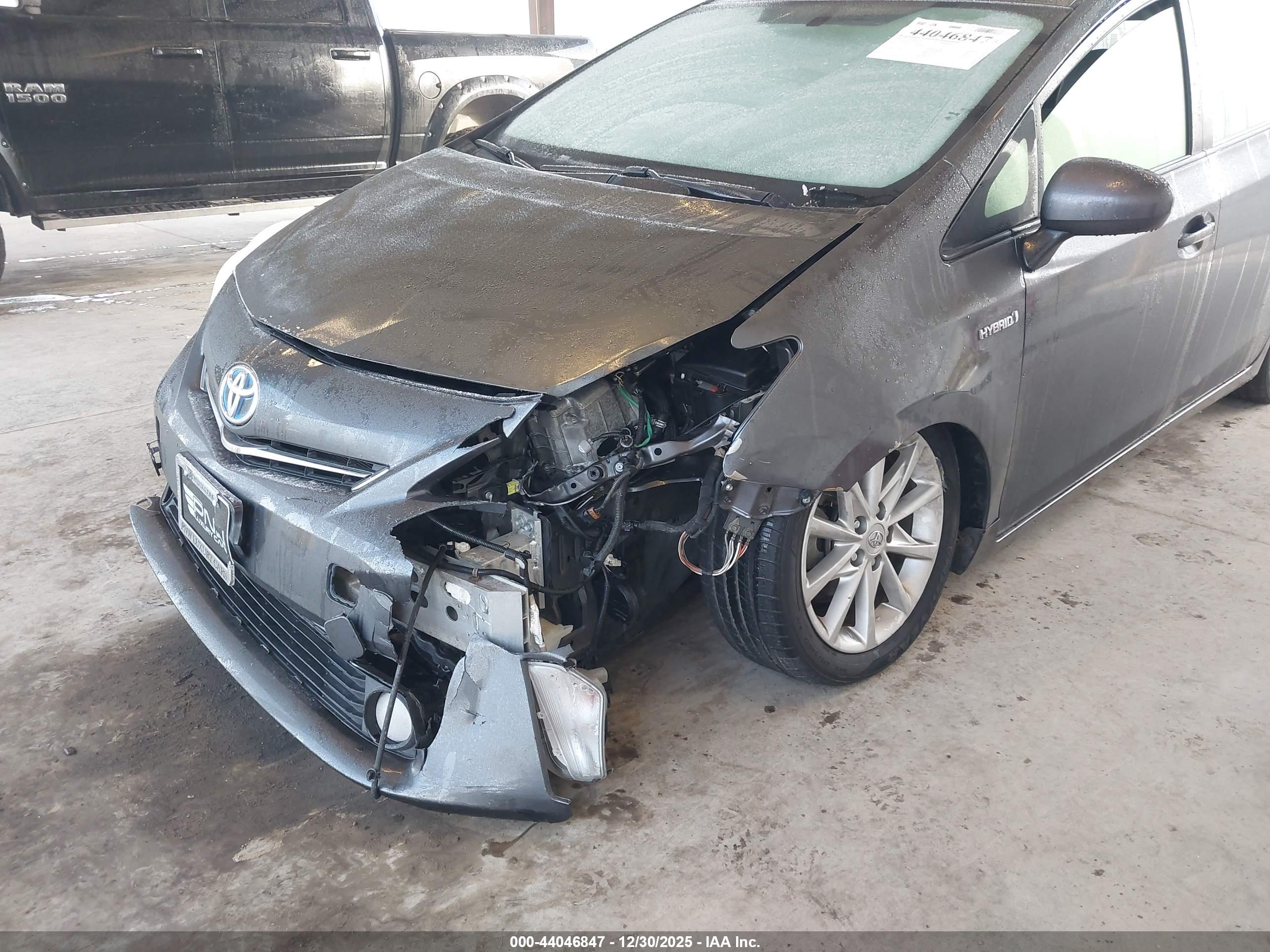 TOYOTA PRIUS image 6