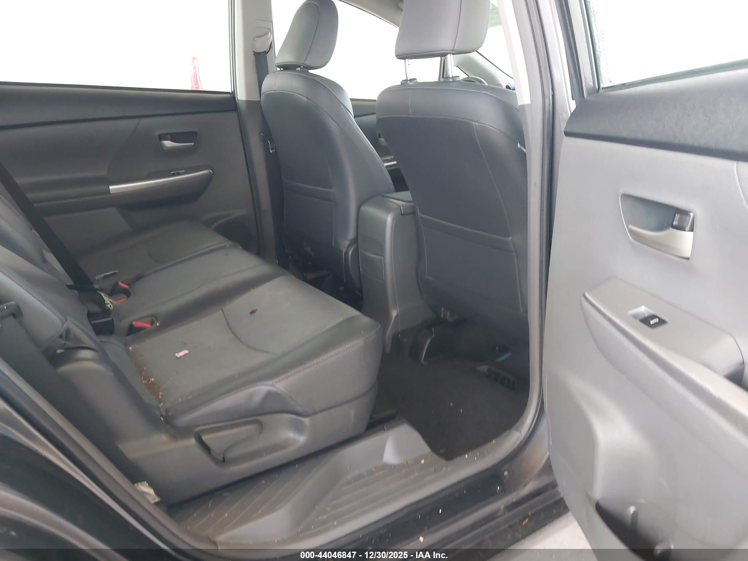 TOYOTA PRIUS image 8