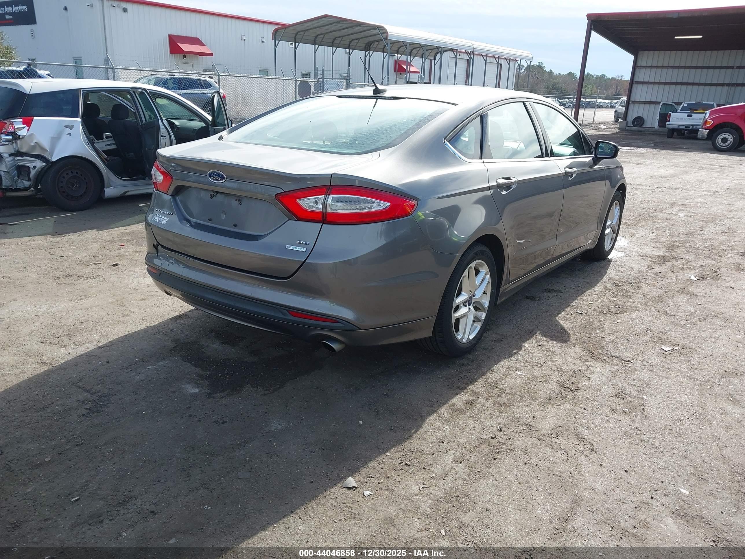FORD FUSION image 4