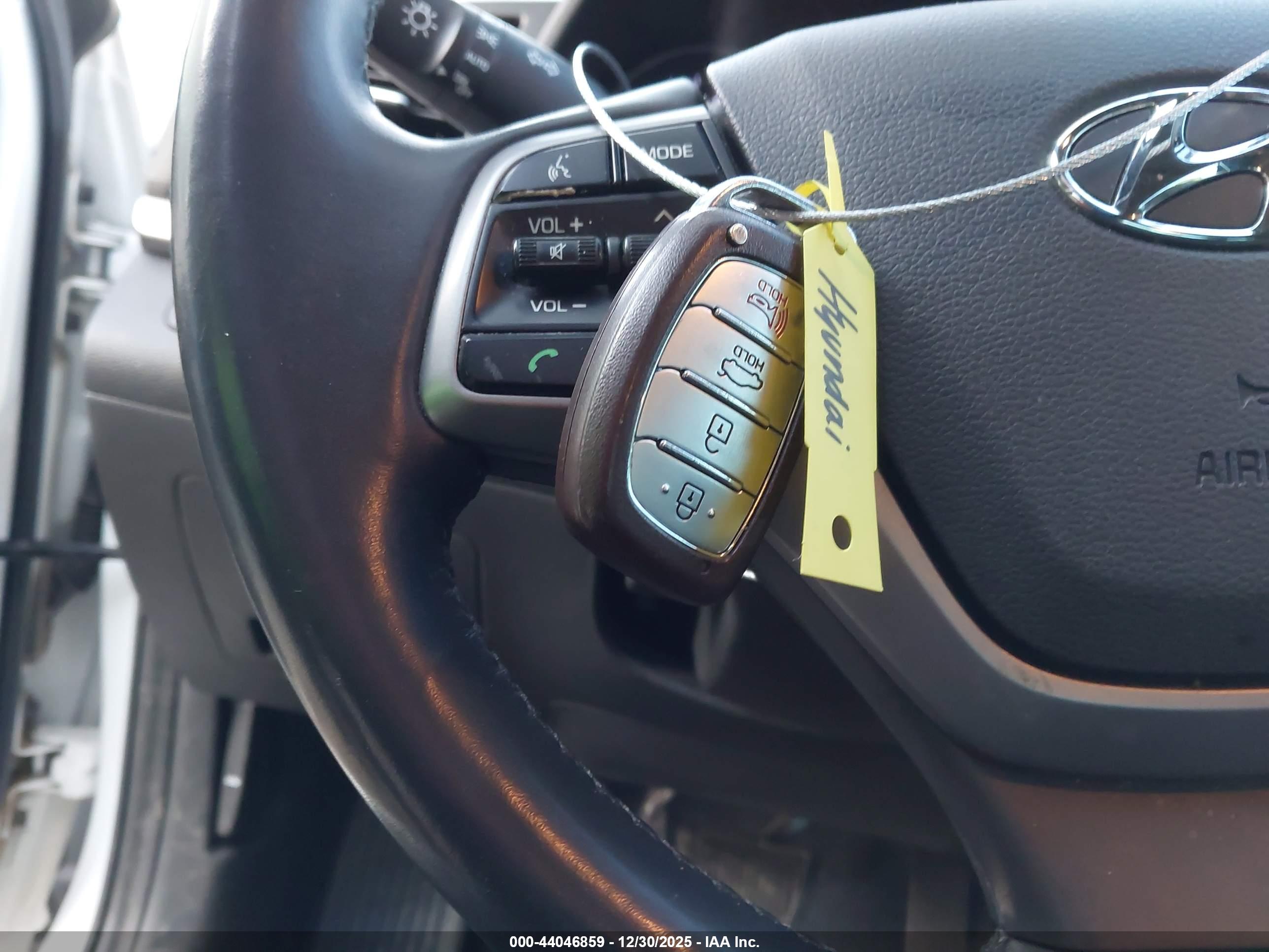 HYUNDAI ELANTRA image 11