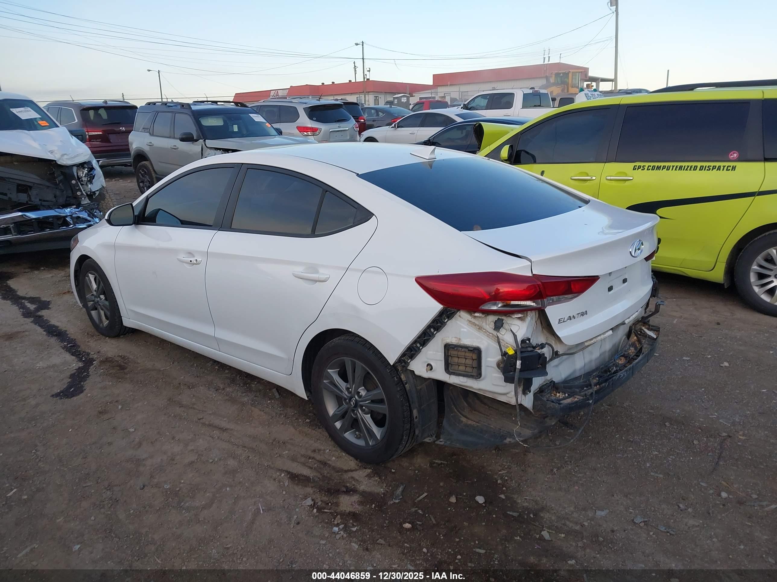 HYUNDAI ELANTRA image 3