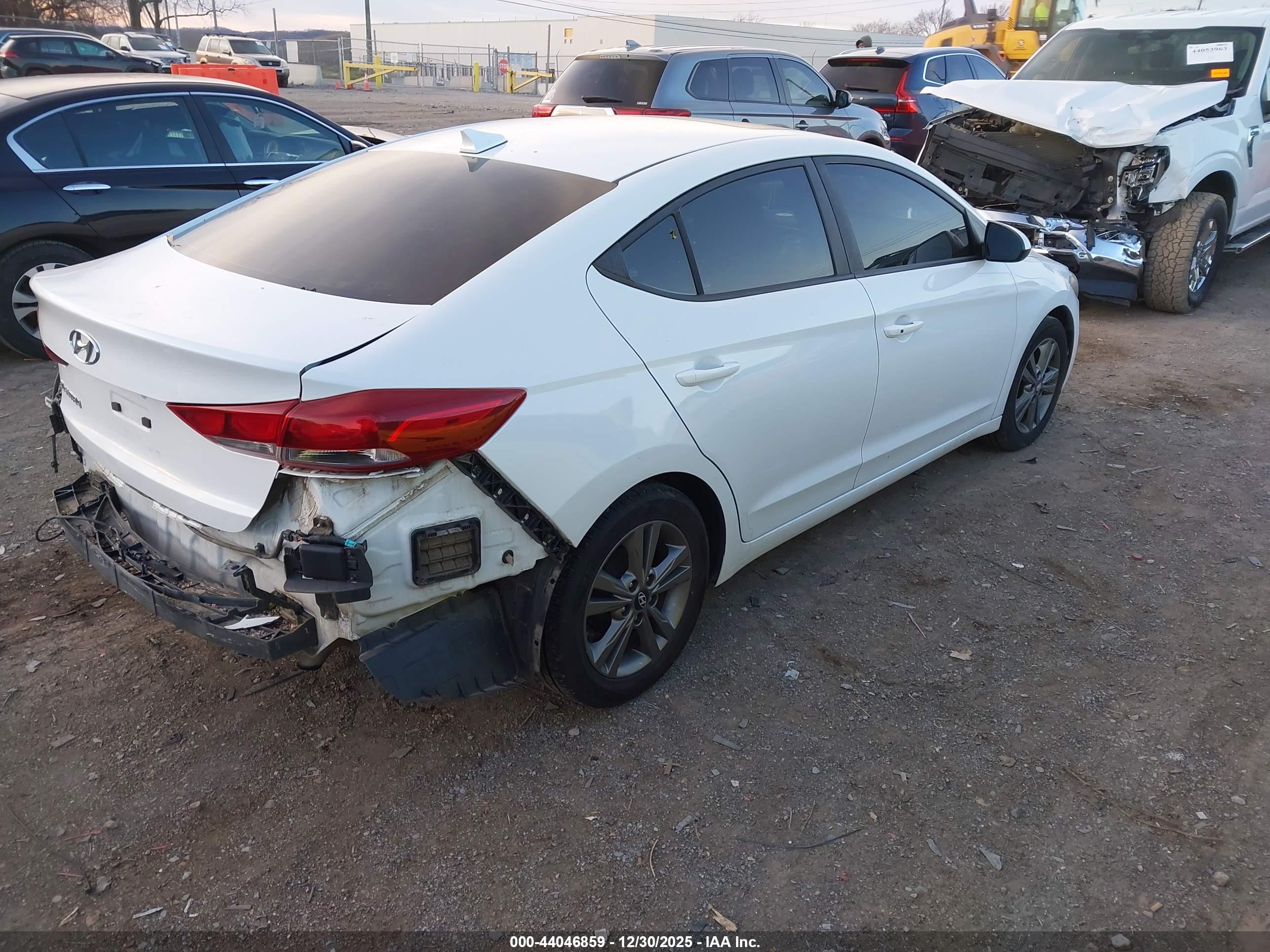 HYUNDAI ELANTRA image 4