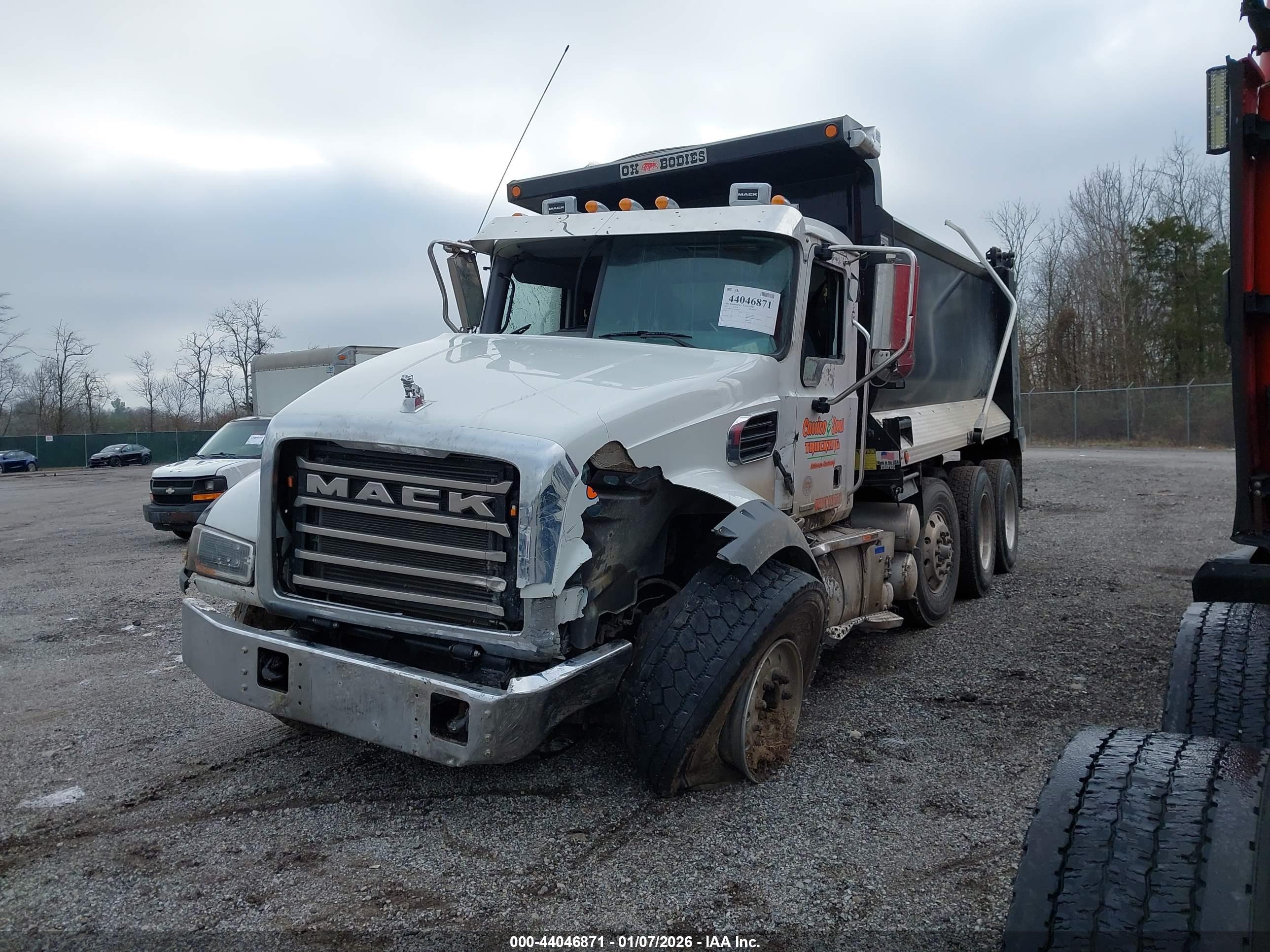 MACK GRANITE image 2