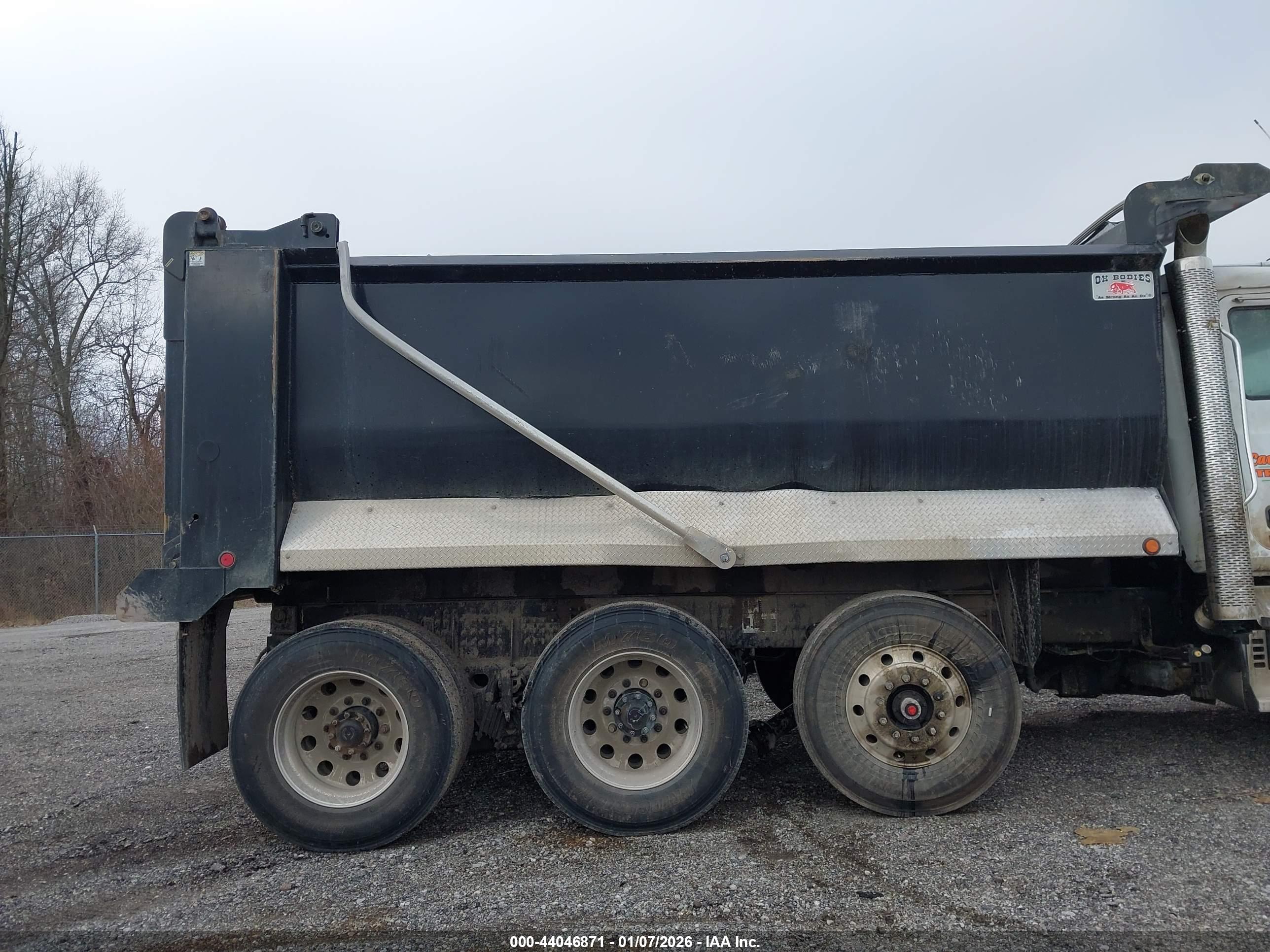 MACK GRANITE image 7