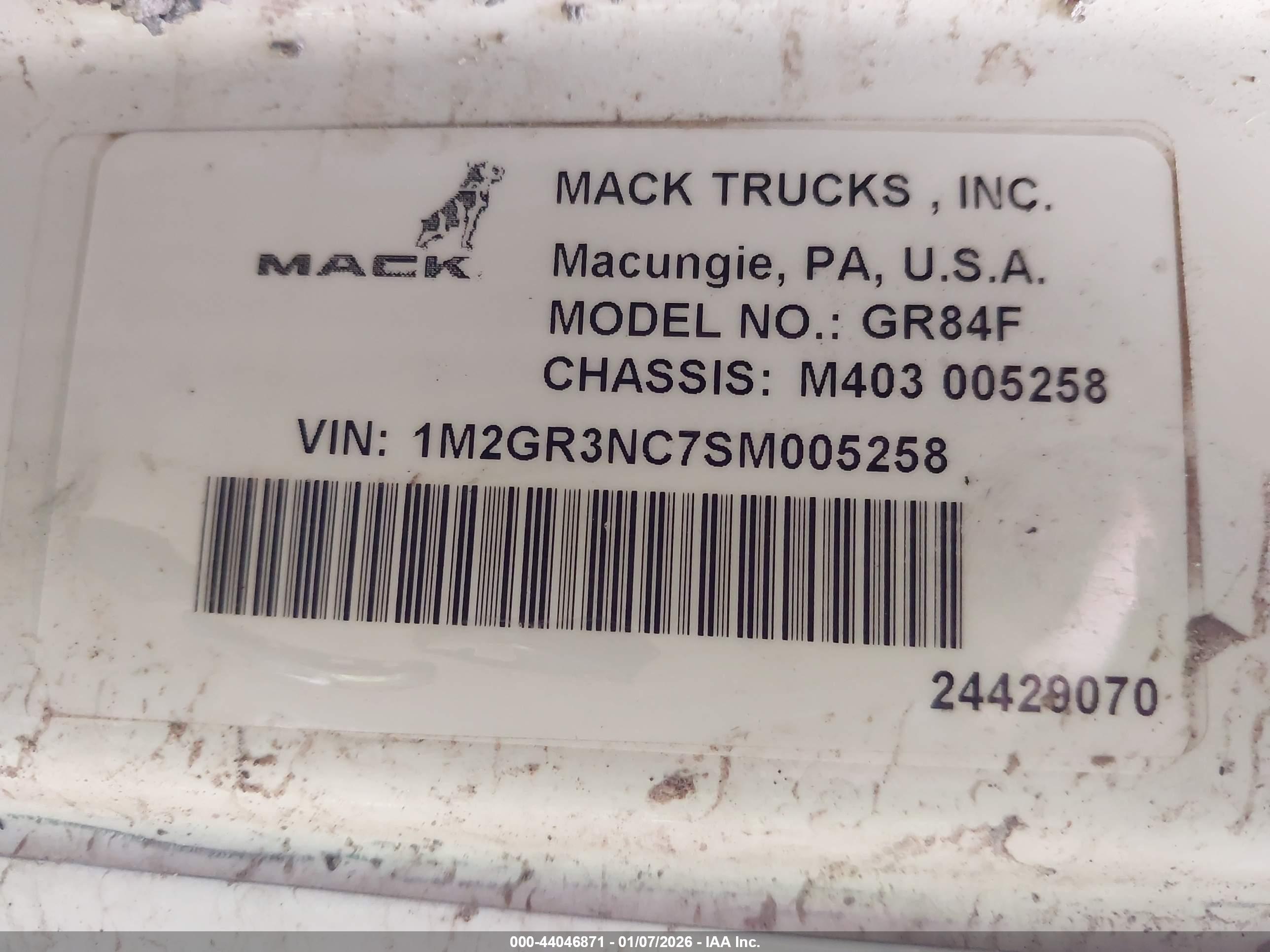 MACK GRANITE image 9