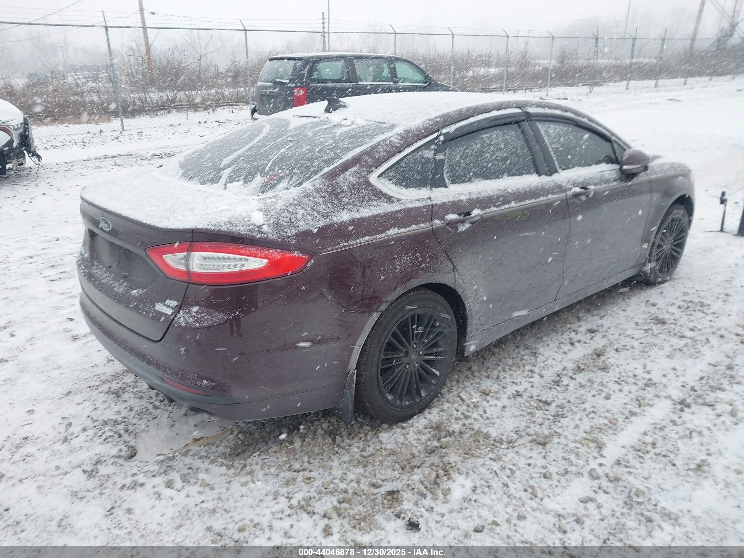 FORD FUSION image 4