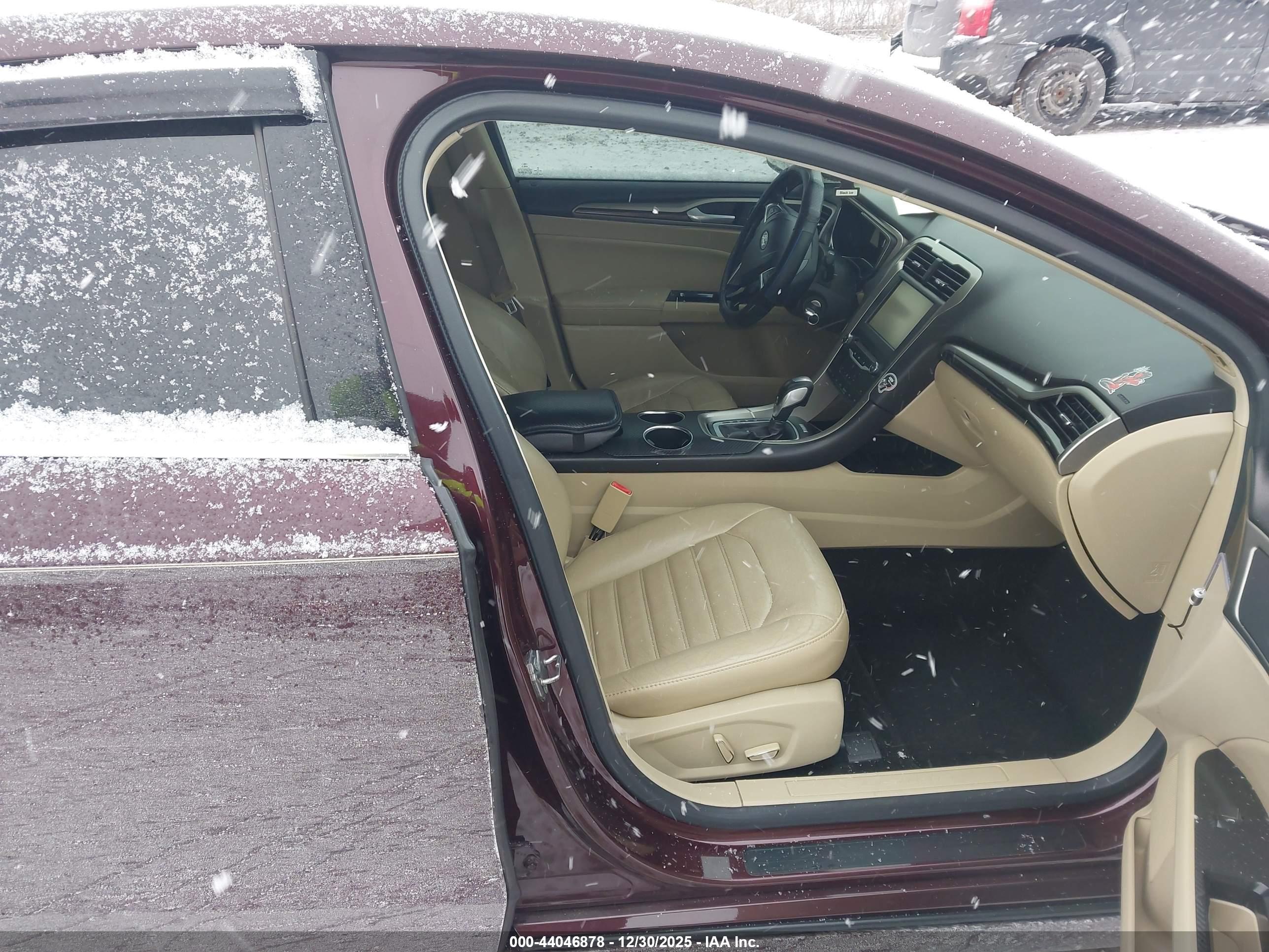 FORD FUSION image 5